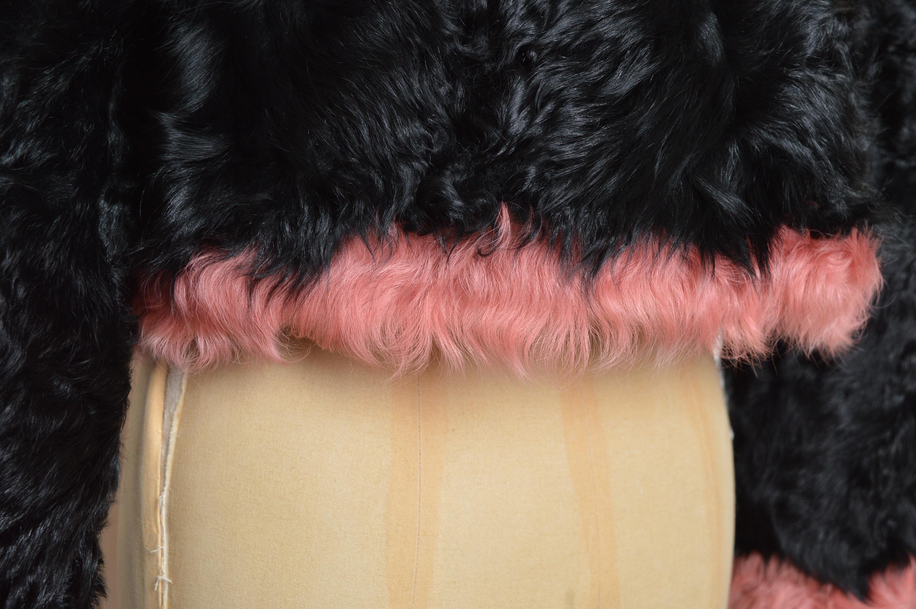 Cappotto invernale in pelliccia di shearling rosa e nero vintage - Giacca bouclé in vendita 4