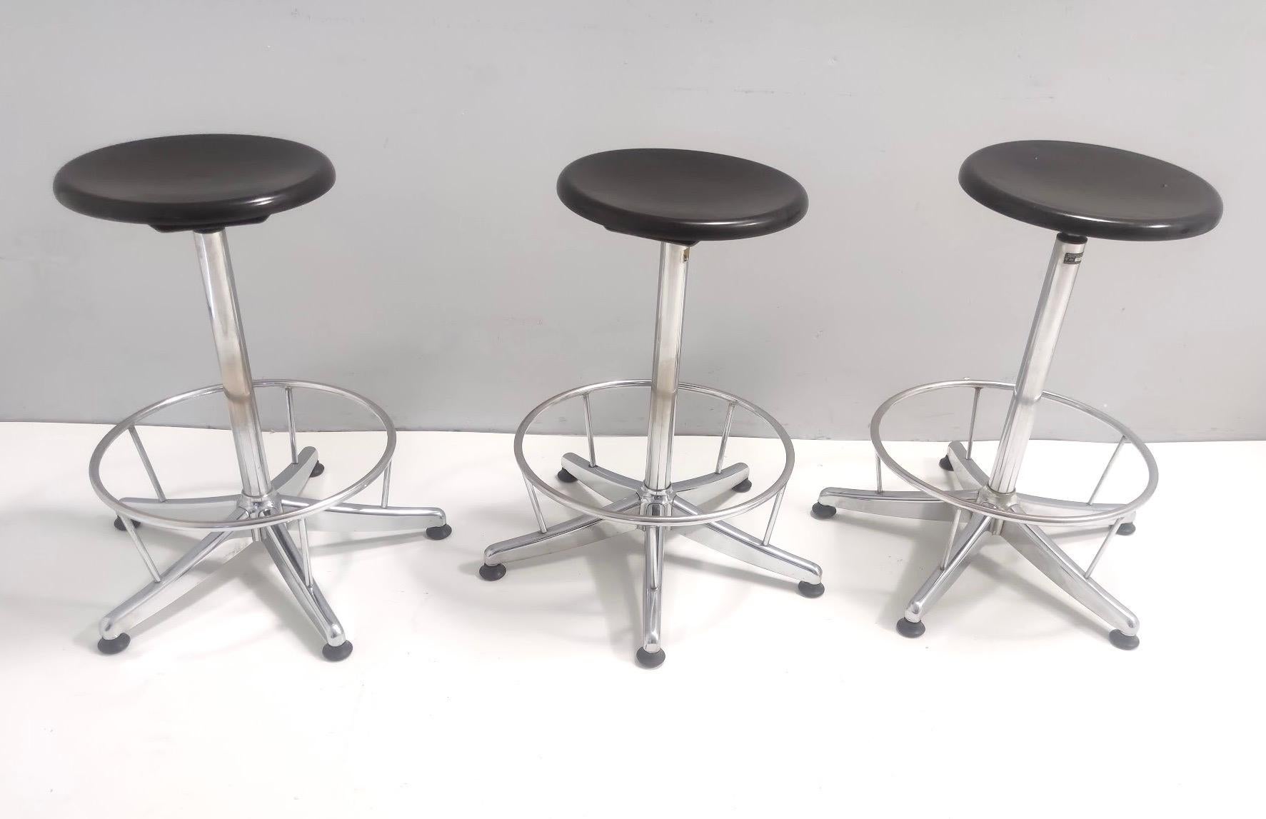 Mid-Century Modern Vintage Black Plastic and Chromed Metal Revolving and Adjustable Stool, Italy For Sale