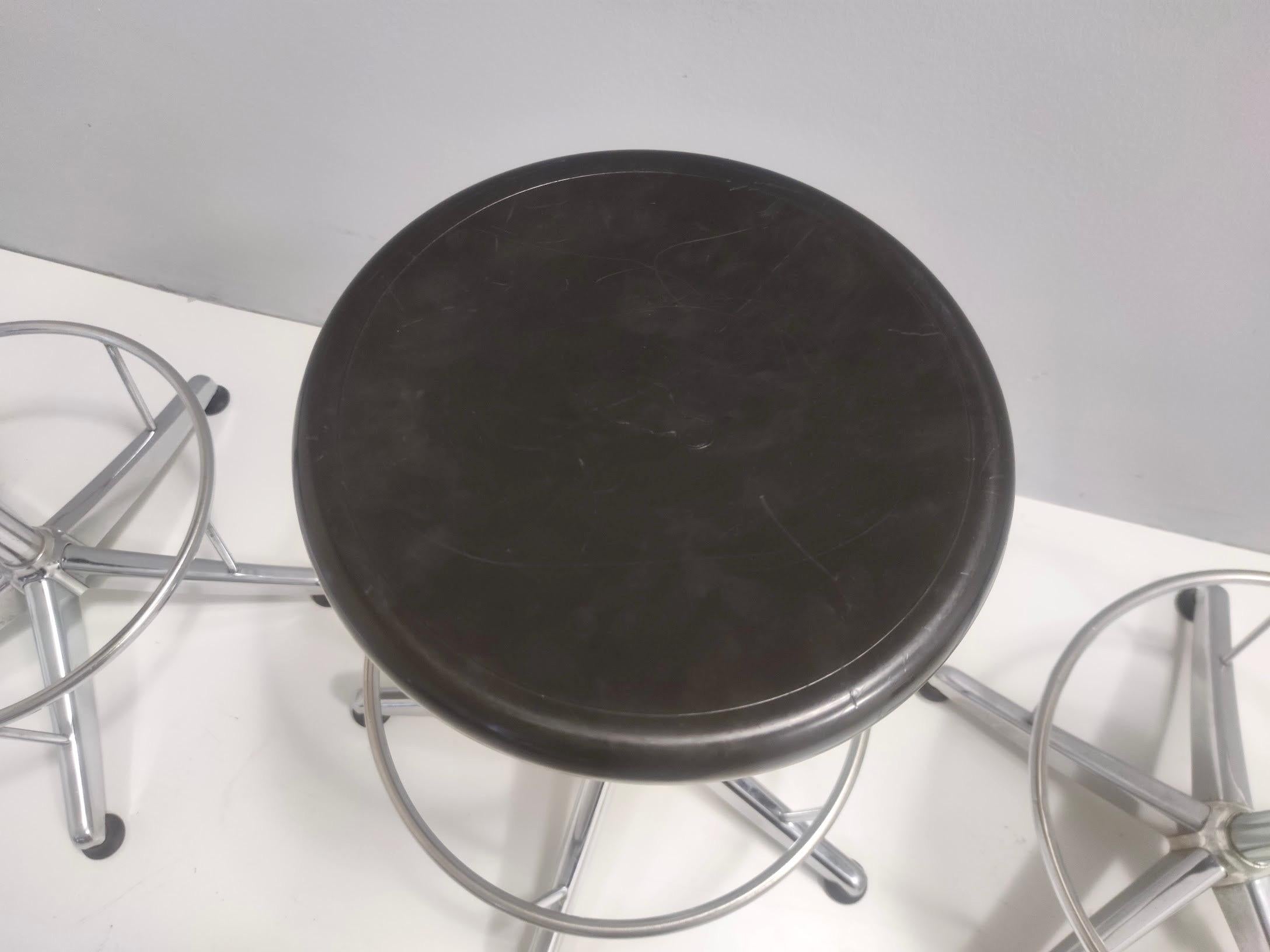 Vintage Black Plastic and Chromed Metal Revolving and Adjustable Stool, Italy In Excellent Condition For Sale In Bresso, Lombardy