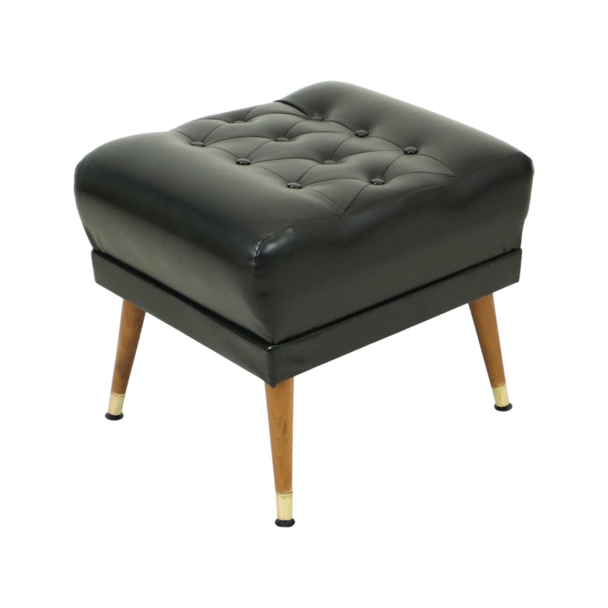 Belga Vintage By Pouf nero con gambe coniche stile Chesterfield Skai in vendita