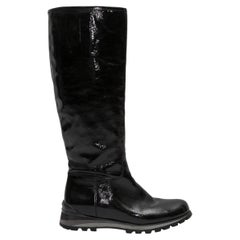 Schwarze kniehohe Prada-Stiefel aus Lackleder im Vintage-Stil Größe 37,5