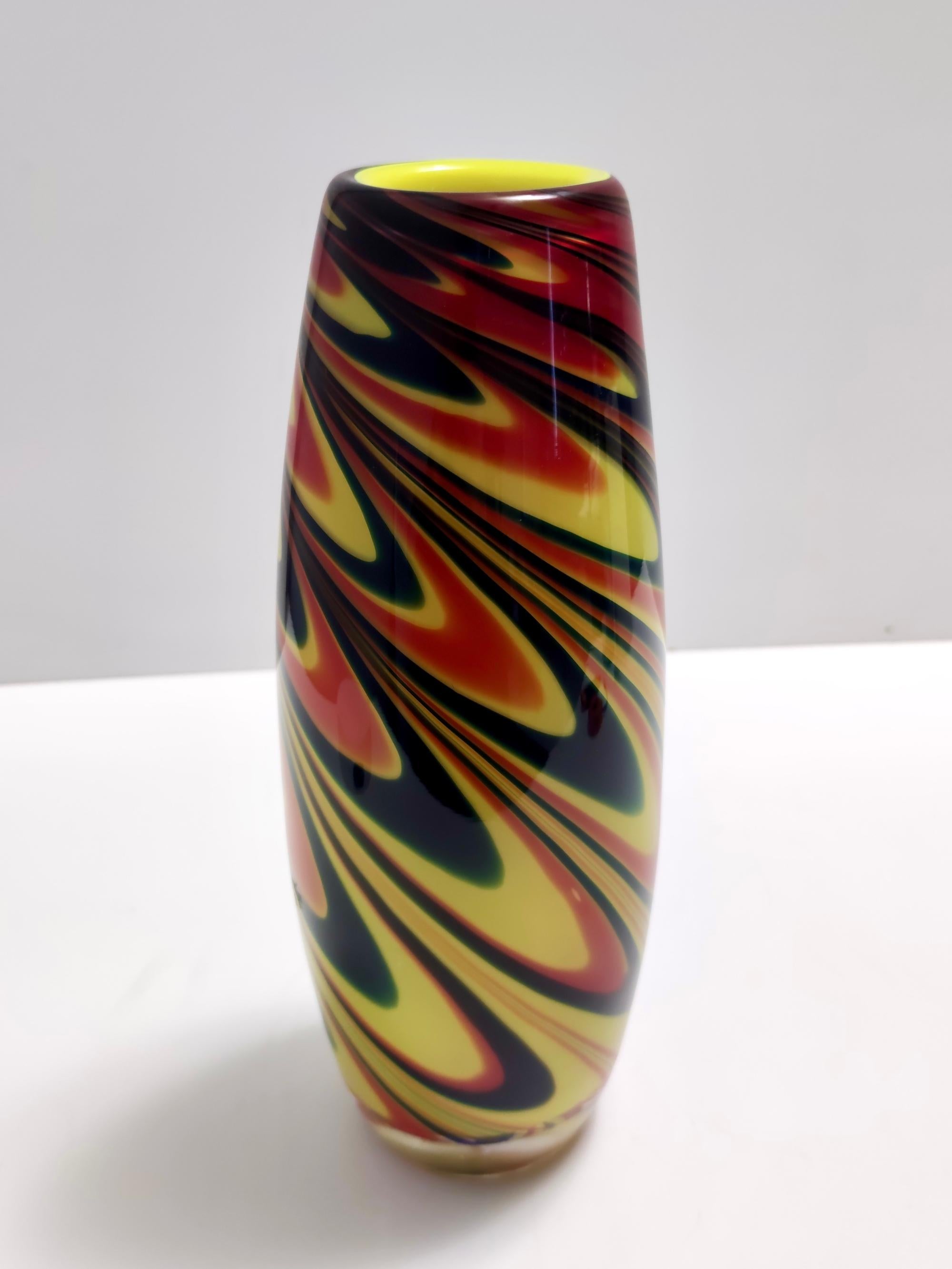 Vintage Black, Red and Yellow Encased Hand-Blown Murano Glass Flower Vase, Italy In Excellent Condition For Sale In Bresso, Lombardy