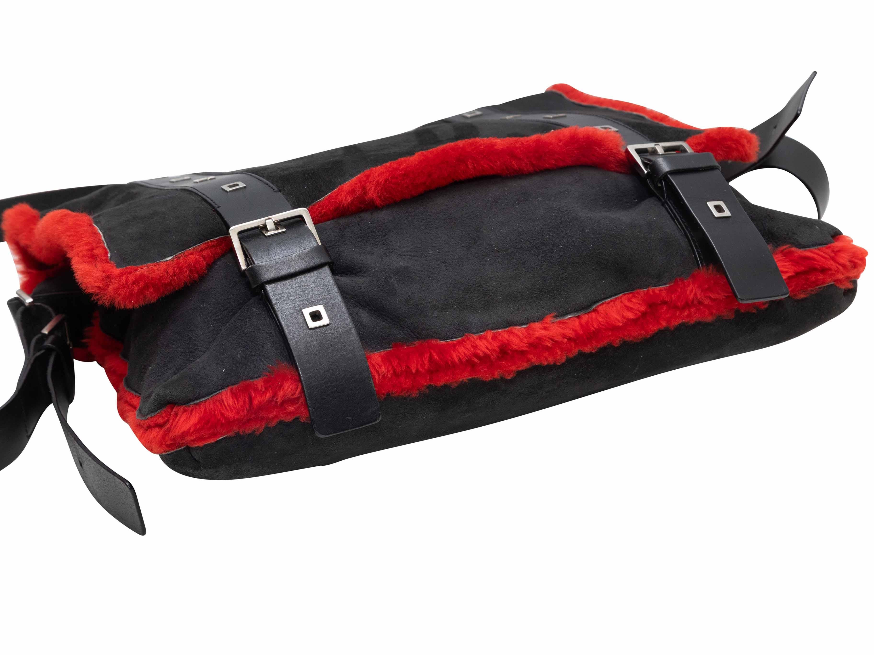 Vintage Black & Red Bottega Veneta Shearling Shoulder Bag (Schwarz) im Angebot