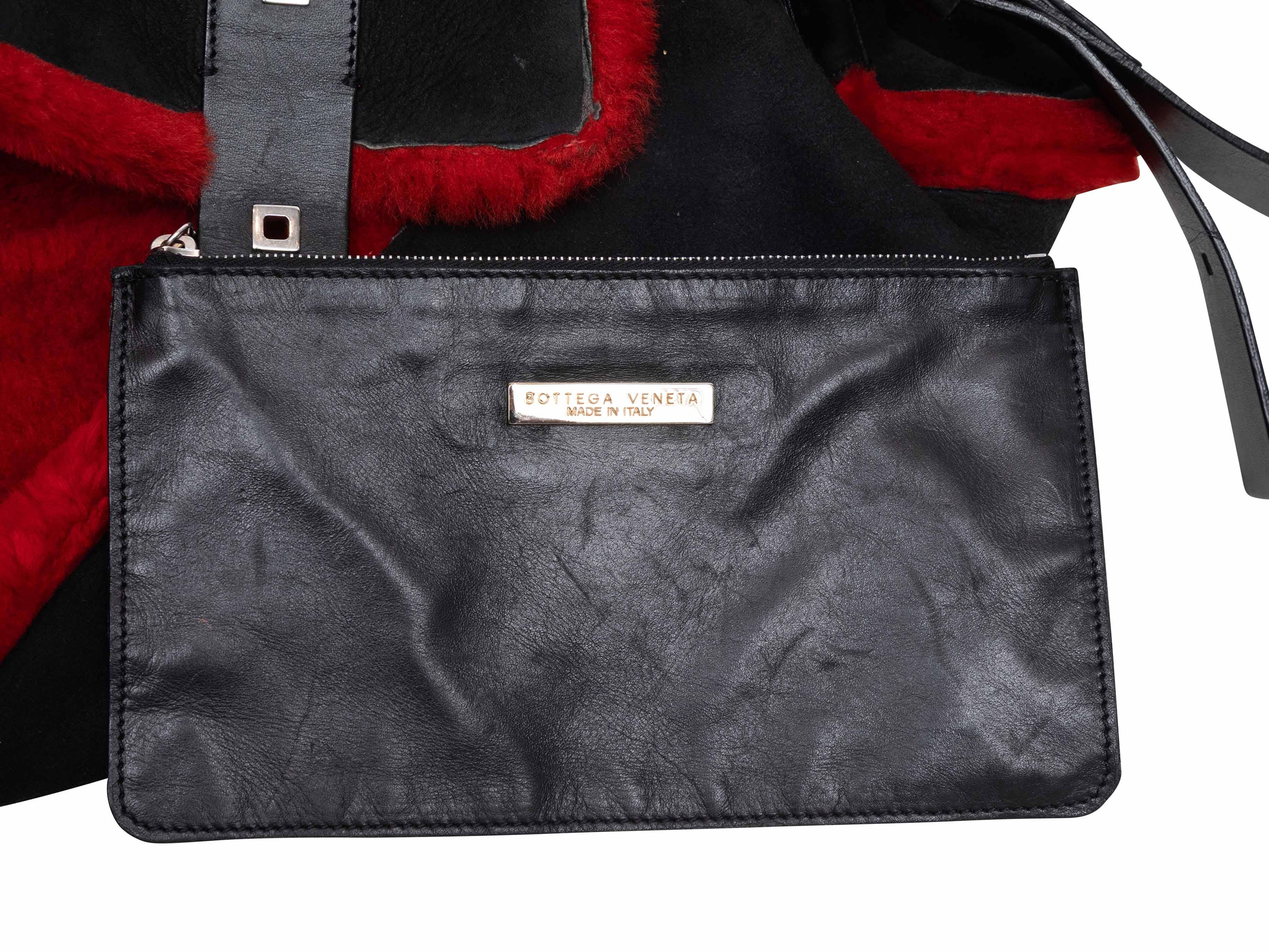 Vintage Black & Red Bottega Veneta Shearling Shoulder Bag im Angebot 1