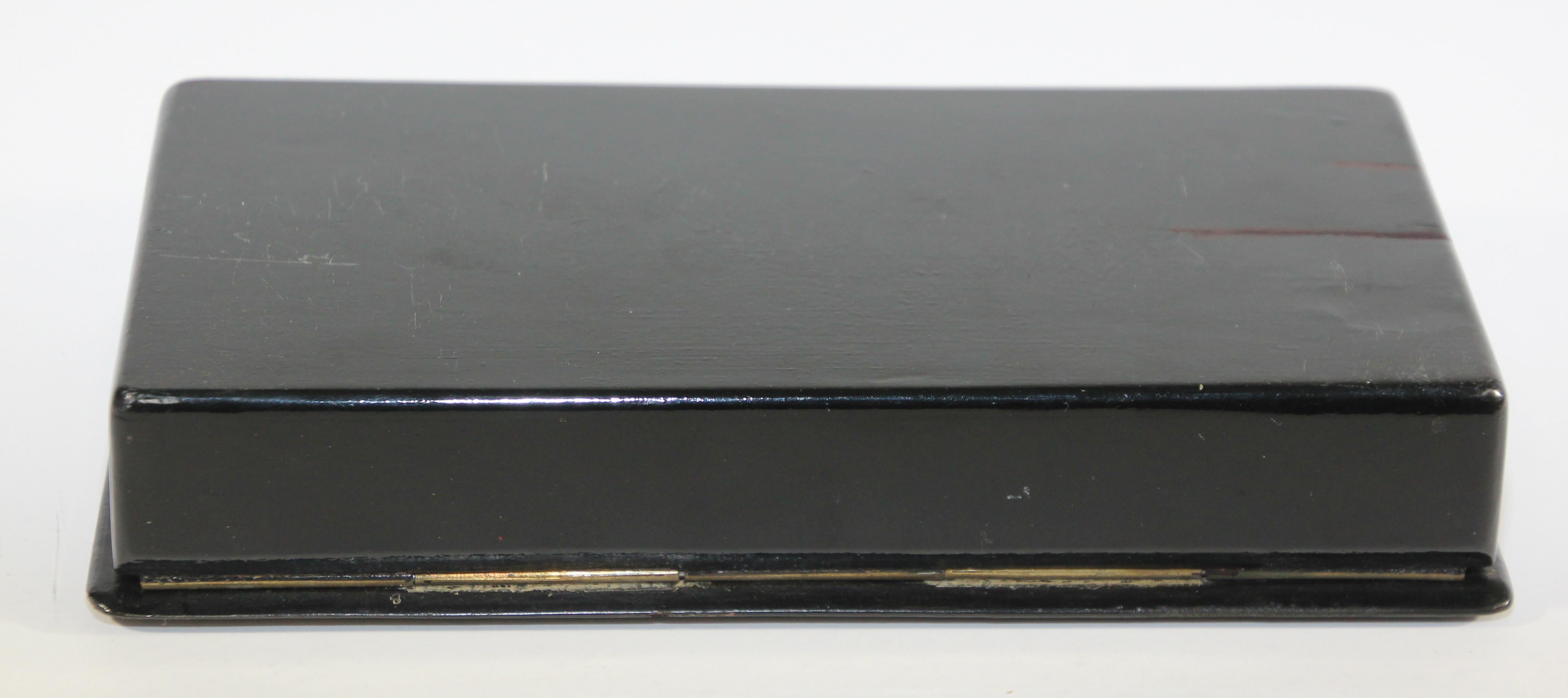 Vintage Black Russian Lacquered Box with Hand Painted Top 4