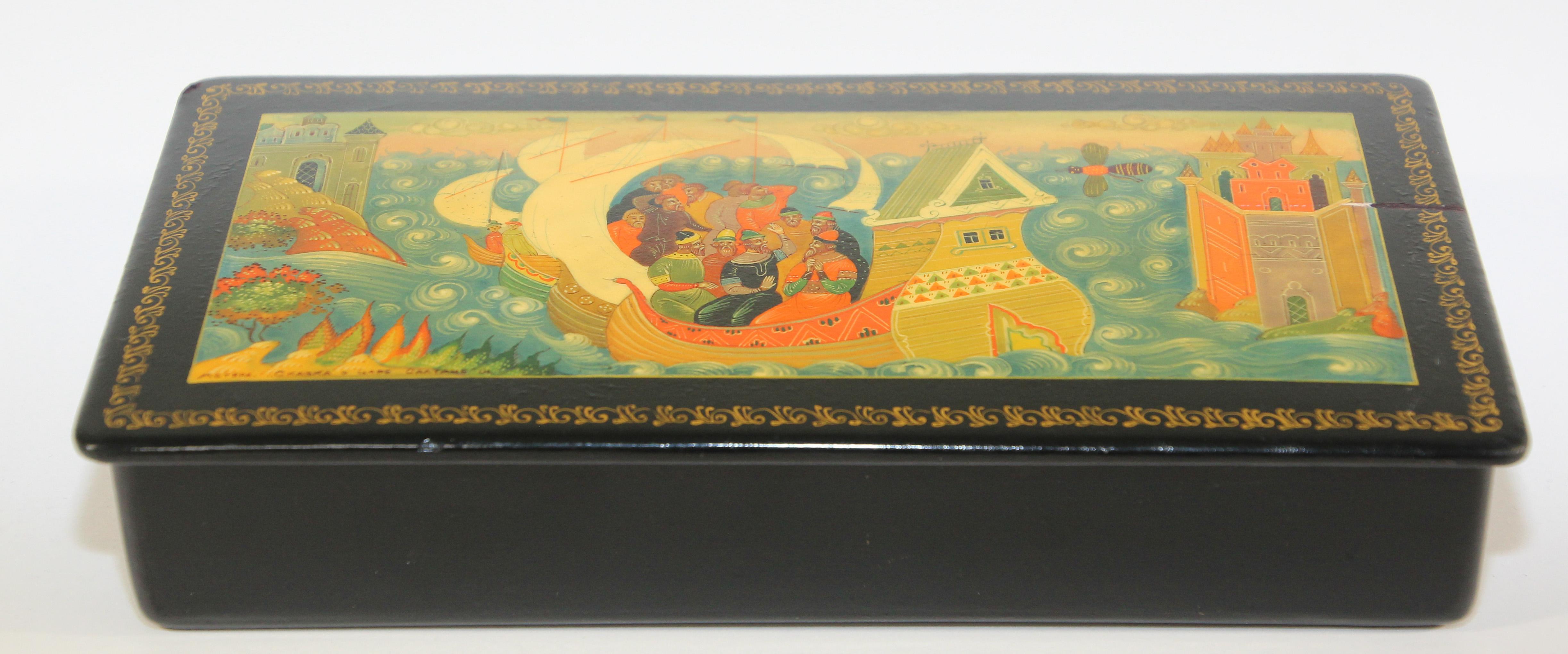 Vintage Black Russian Lacquered Box with Hand Painted Top 7
