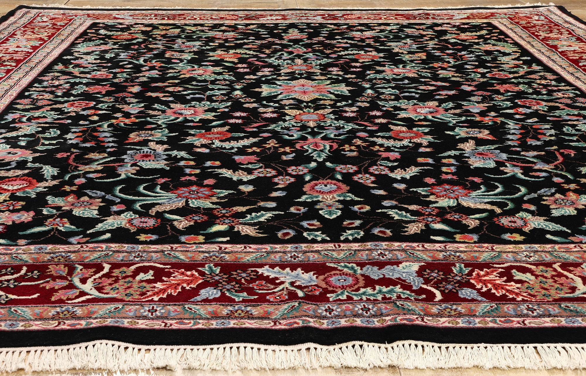 Schwarzer indischer Sarouk-Blumenteppich im Vintage-Stil (Wolle) im Angebot