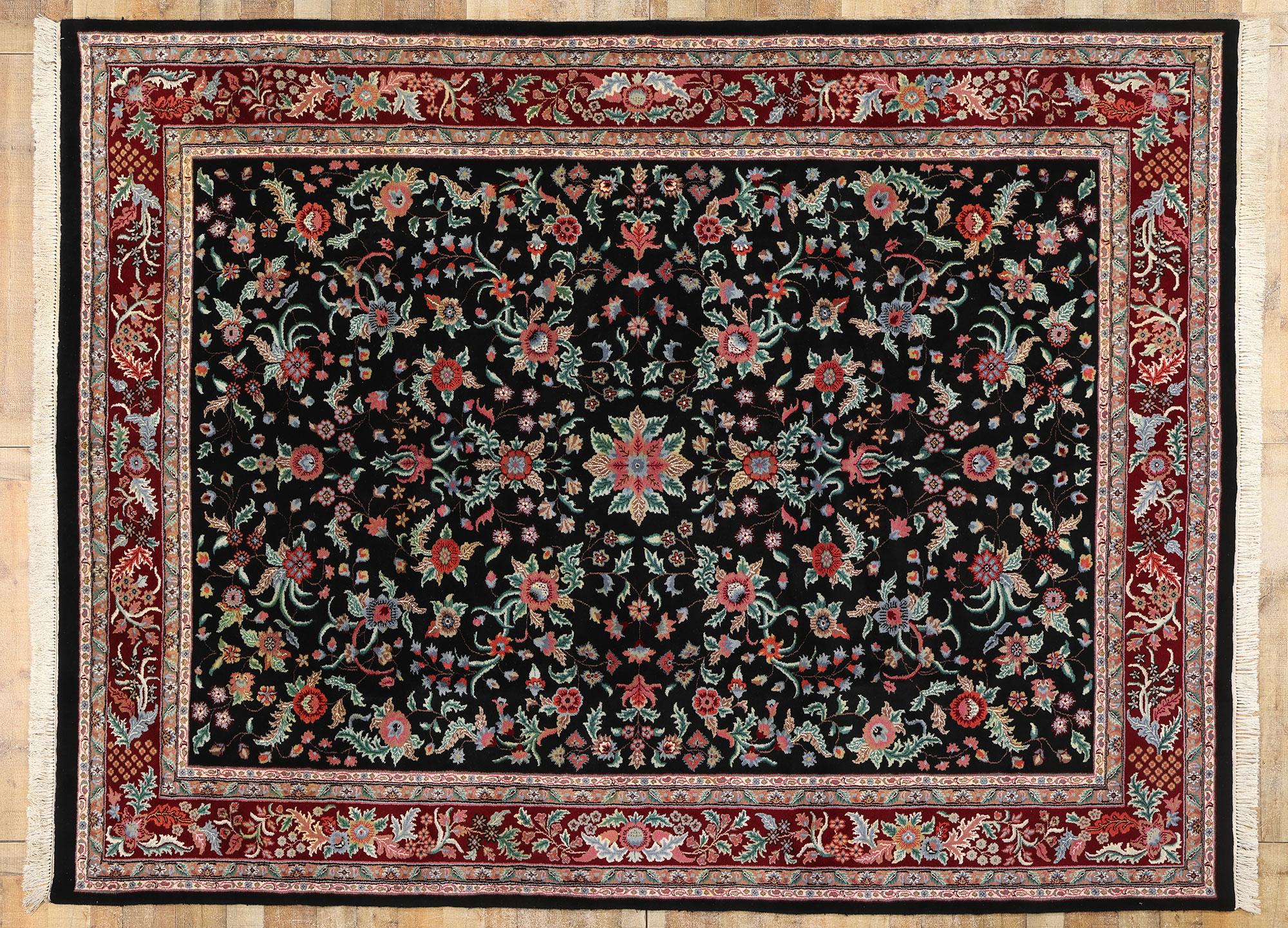 Schwarzer indischer Sarouk-Blumenteppich im Vintage-Stil im Angebot 1