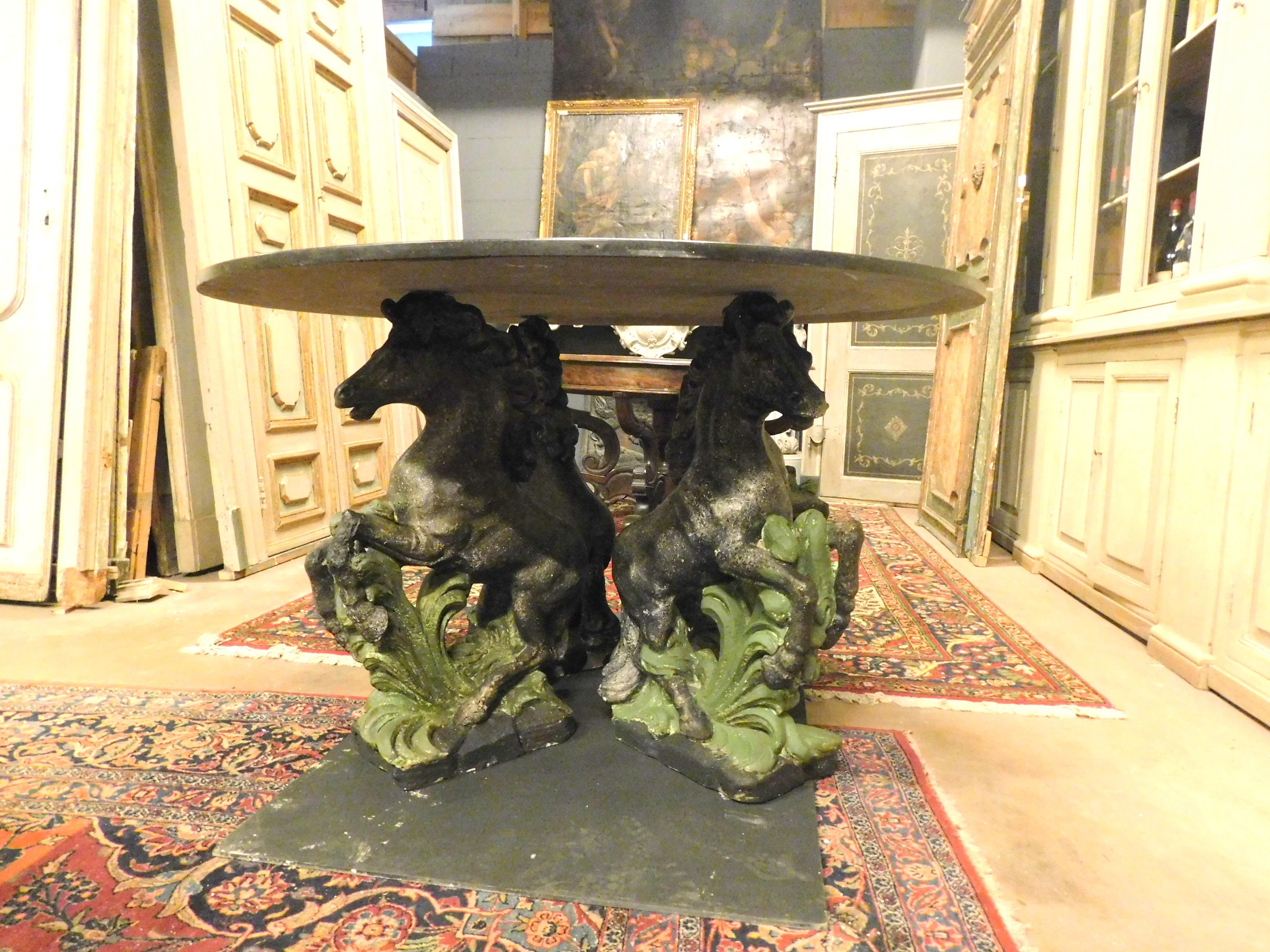 Vintage Black Scagliola Table with Four Sculpted Horses at the Base, '900 Italy In Good Condition For Sale In Cuneo, Italy (CN)