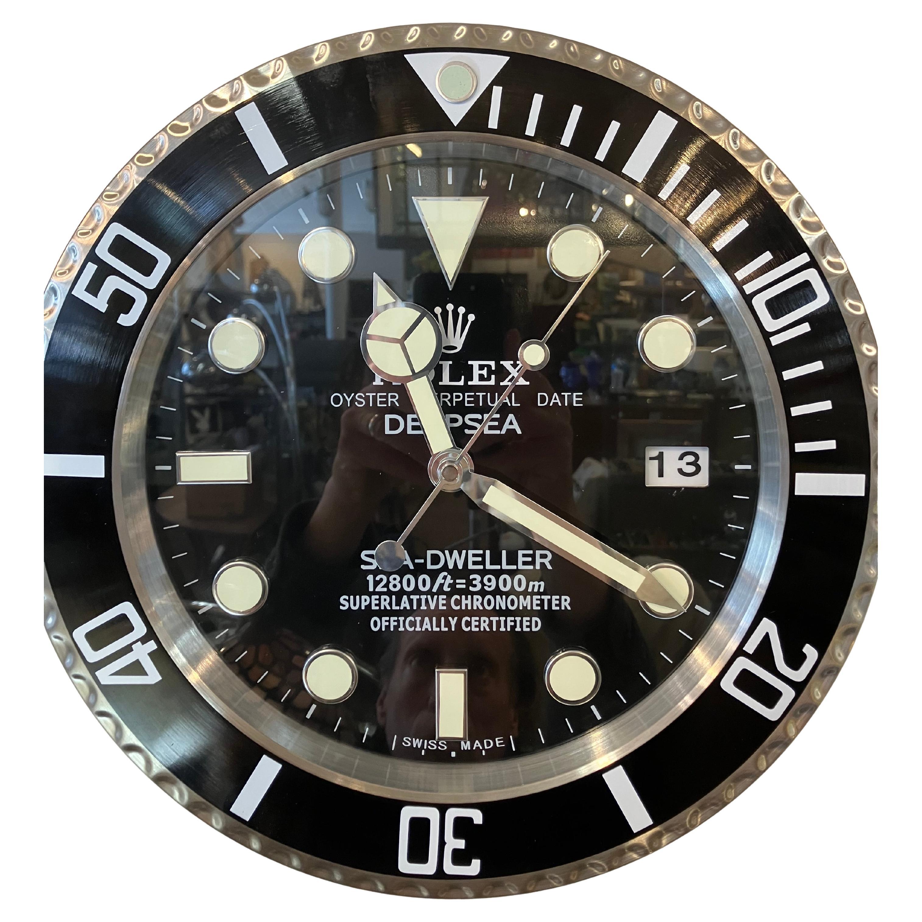 Super coole, auffällige Vintage Rolex Wanduhr mit Sekunden- und Datumsanzeige, automatischem Quarzuhrwerk und Nachtbeleuchtung.
Zuverlässiger Zeitmesser und zeitloser Stil!

(DeSimone)