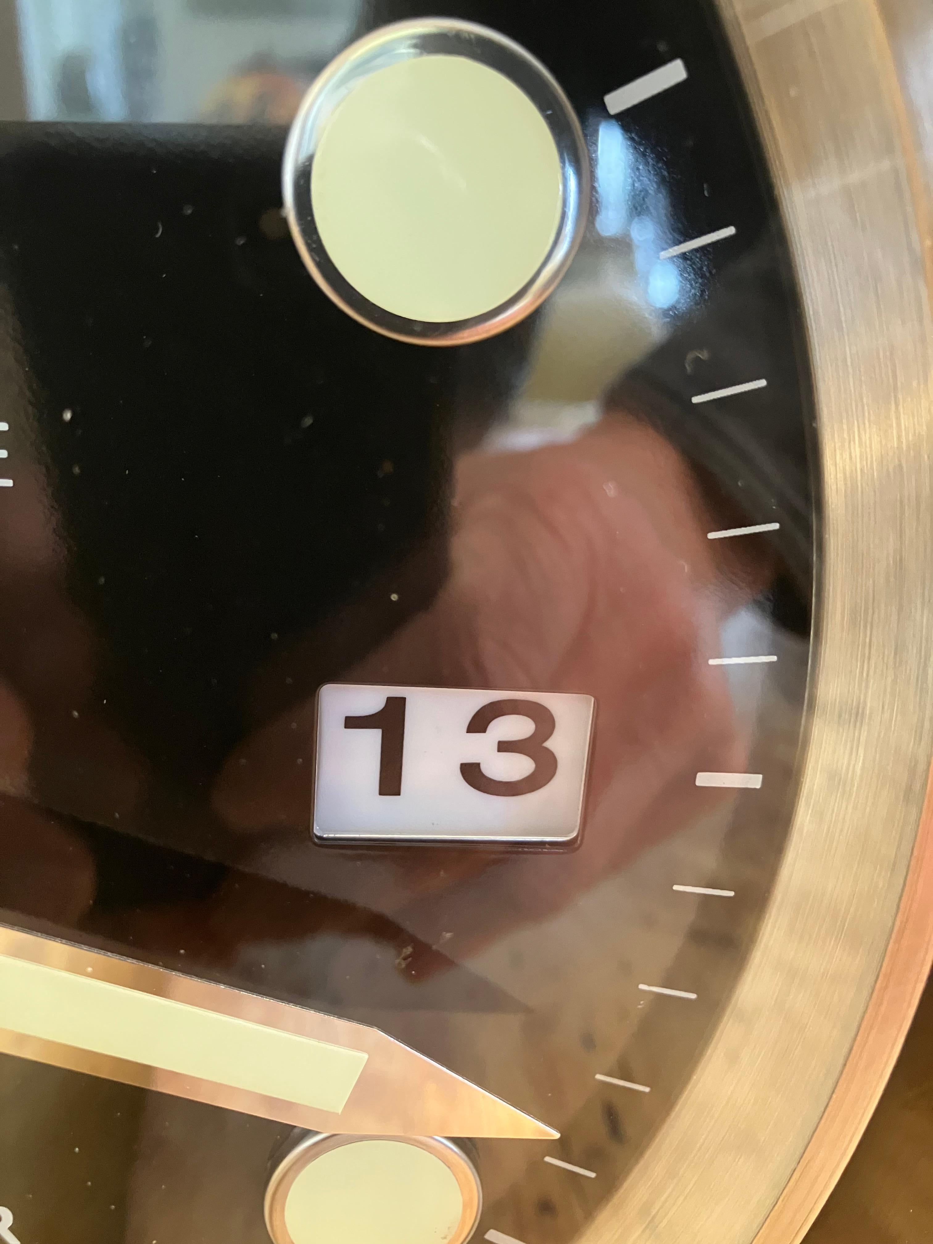 Vintage Schwarz Silber und Weiß Rolex Display Wanduhr im Zustand „Gut“ in Hopewell, NJ