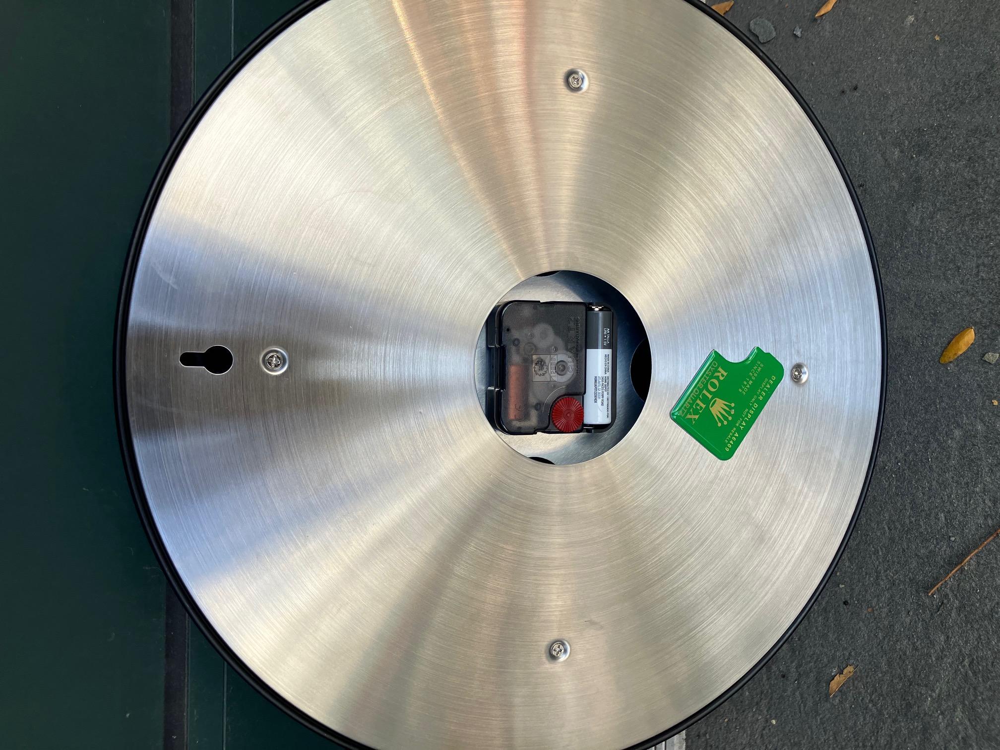 Orologio da parete Rolex d'epoca in bianco e nero e argento in vendita 2