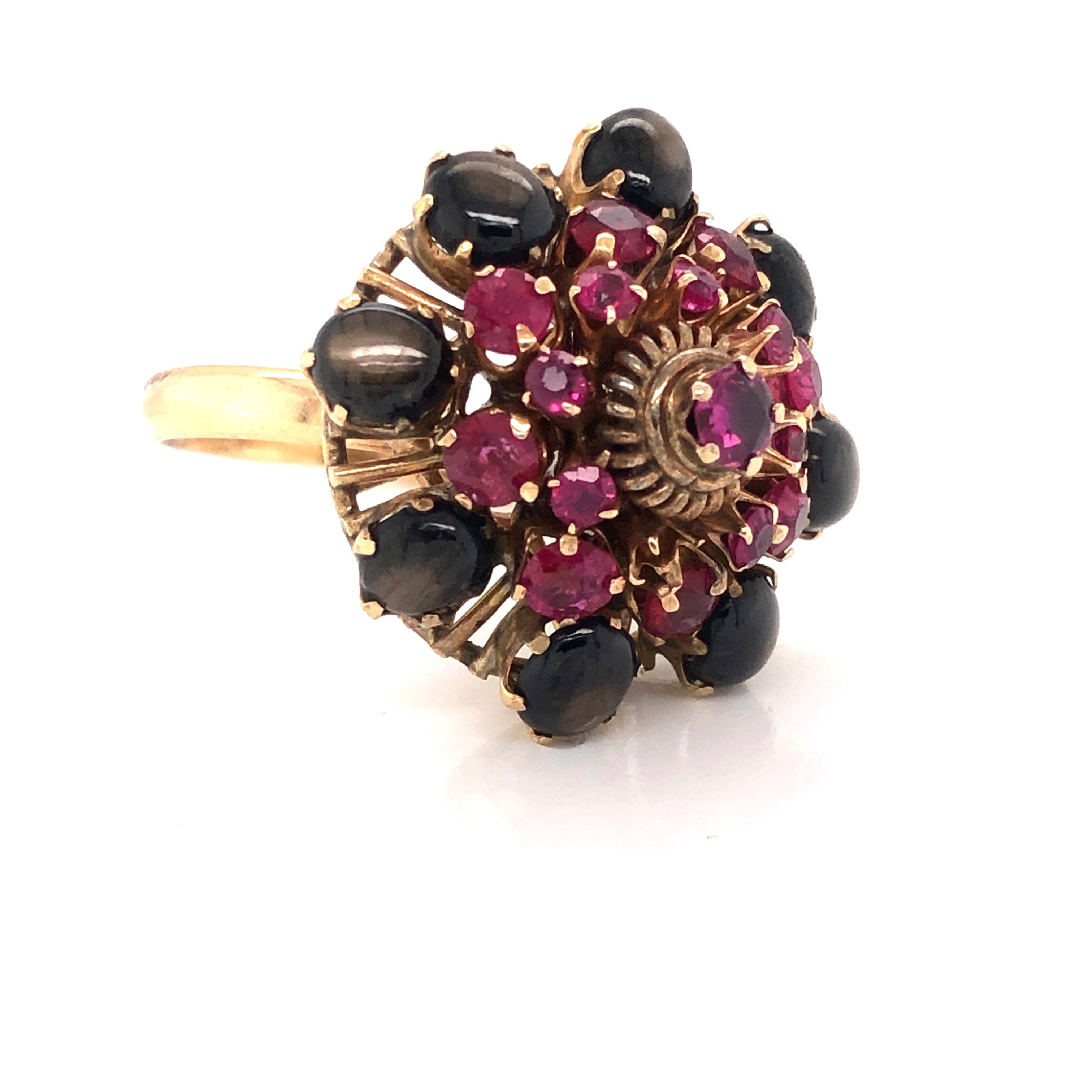 18 Karat Gelbgold Ring mit schwarzem Sternsaphir und Rubin im Vintage-Stil (Rundschliff)