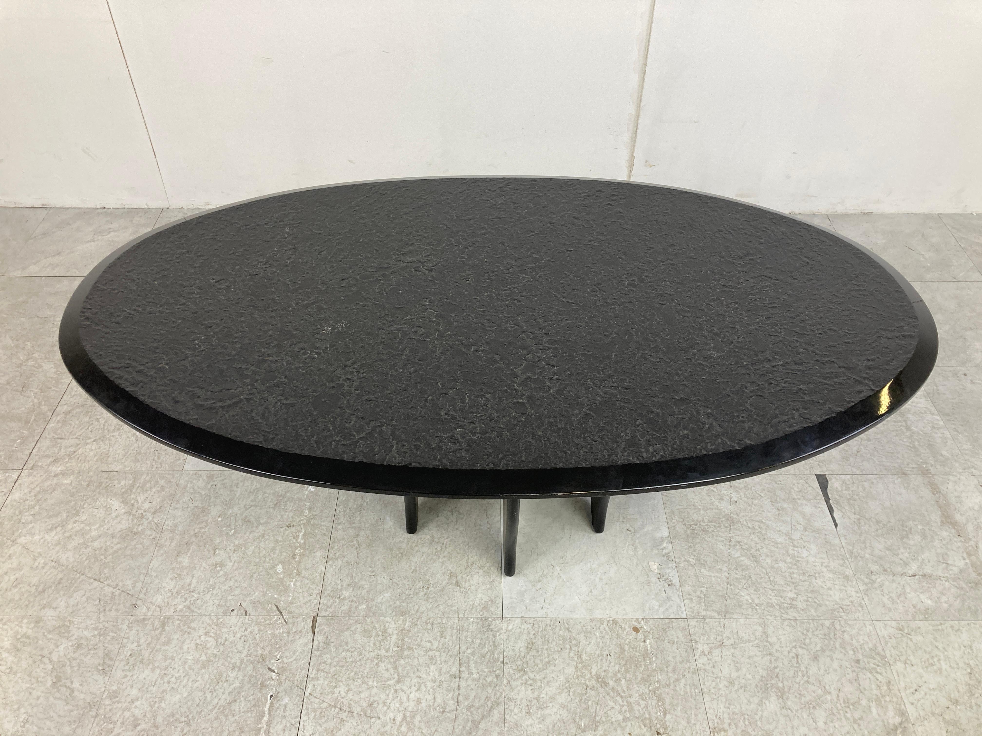 Brutalisme Table basse vintage en pierre noire, années 1980 en vente