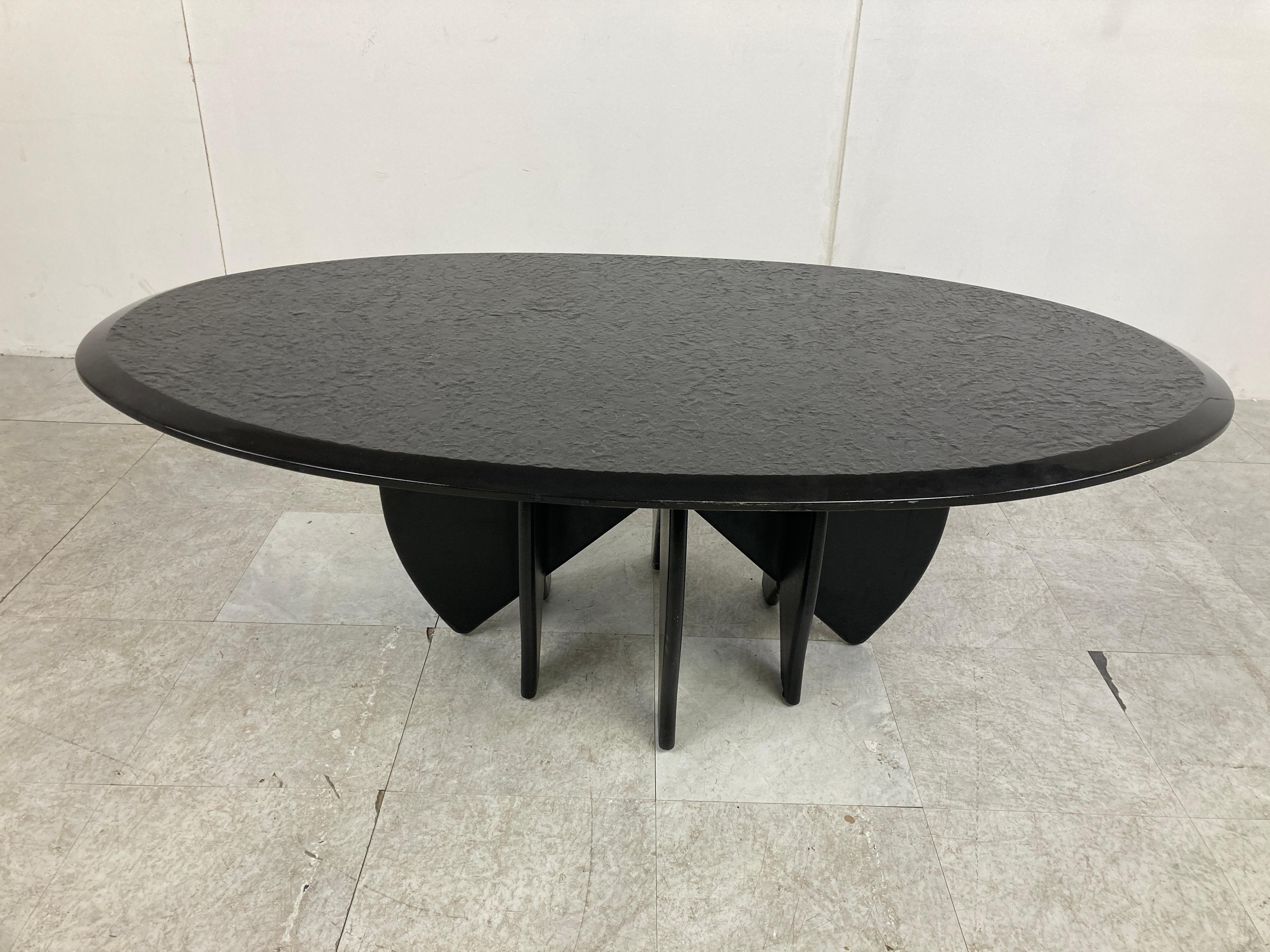 italien Table basse vintage en pierre noire, années 1980 en vente