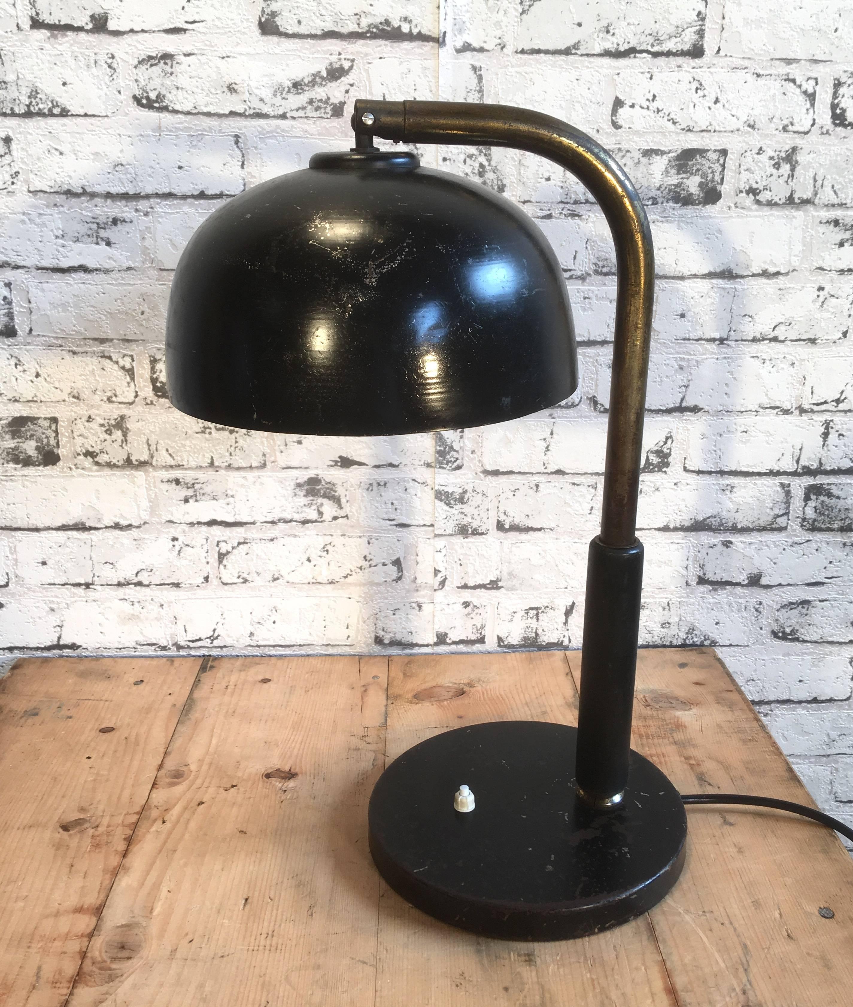 Vintage black table lamp, 1930s .Fully functional in good vintage condition
Measures: Height 46.0 cm
Depth 30.0 cm
Other: Diameter 21 cm.