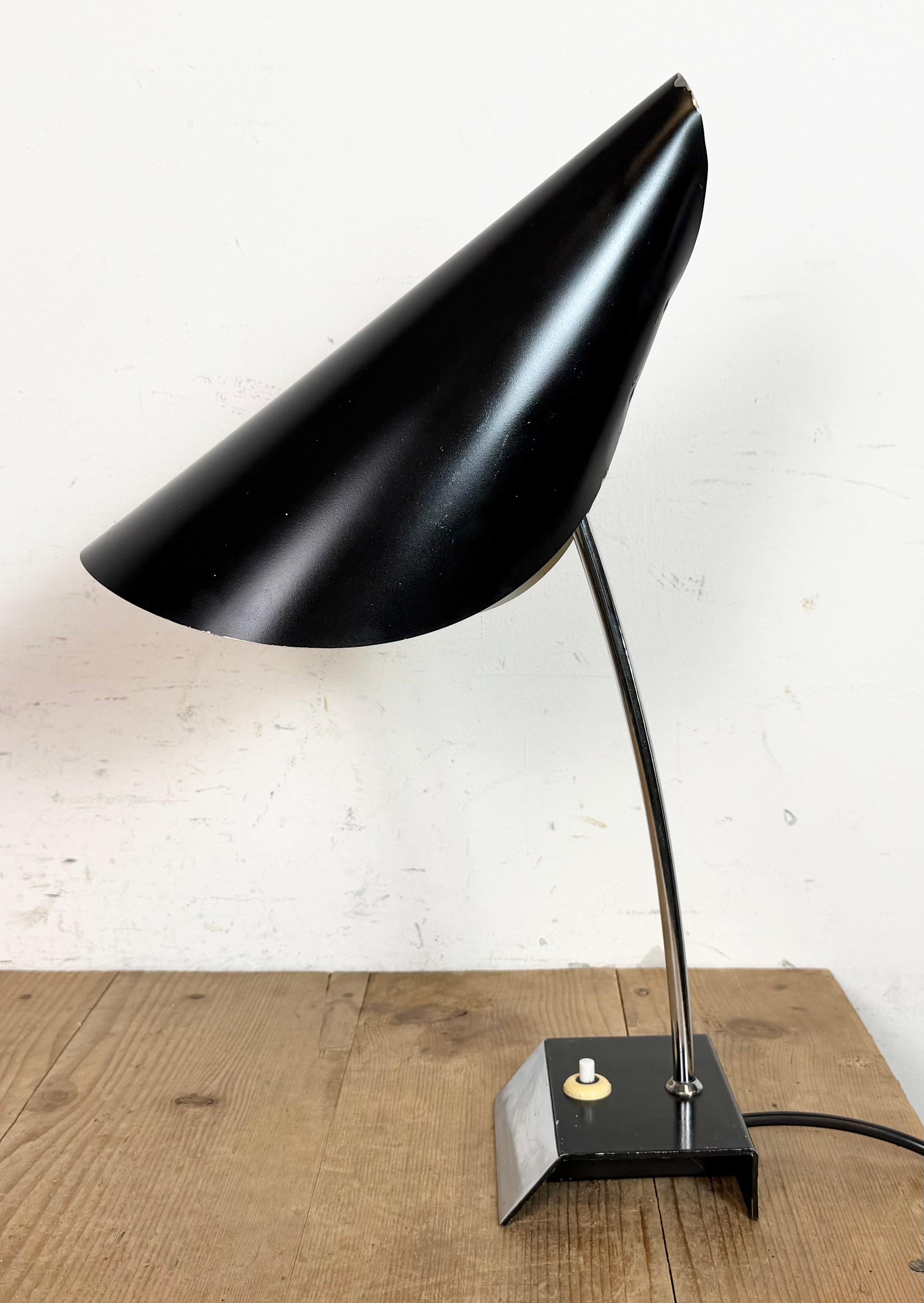 Métal Lampe à poser vintage noire par Josef Hůrka pour Napako, 1960s en vente