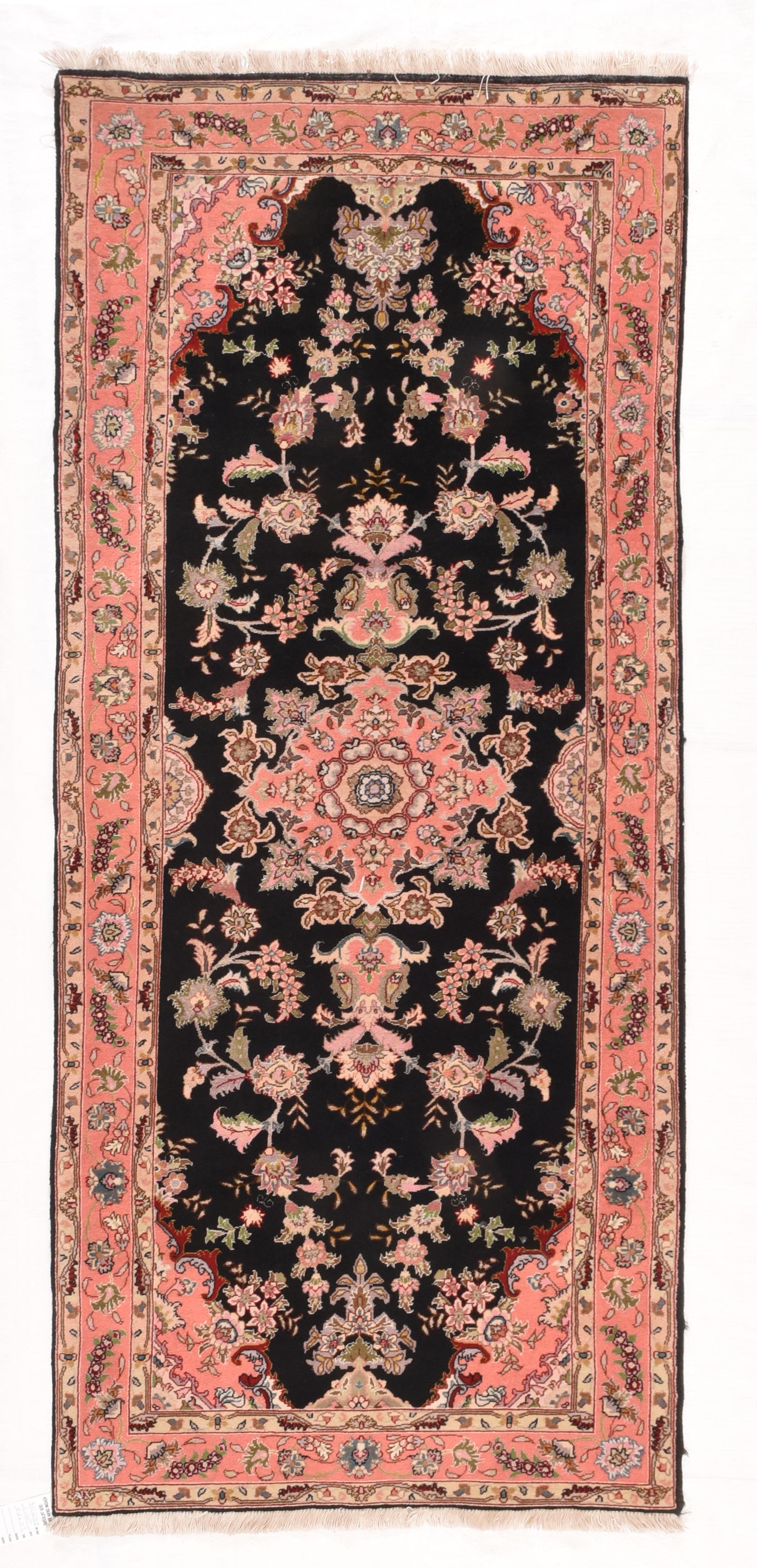 Tappeto persiano Tabriz in lana e seta 70 Raj, estremamente raffinato, 2'9'' x 6'4''. In condizioni buone in vendita a New York, NY