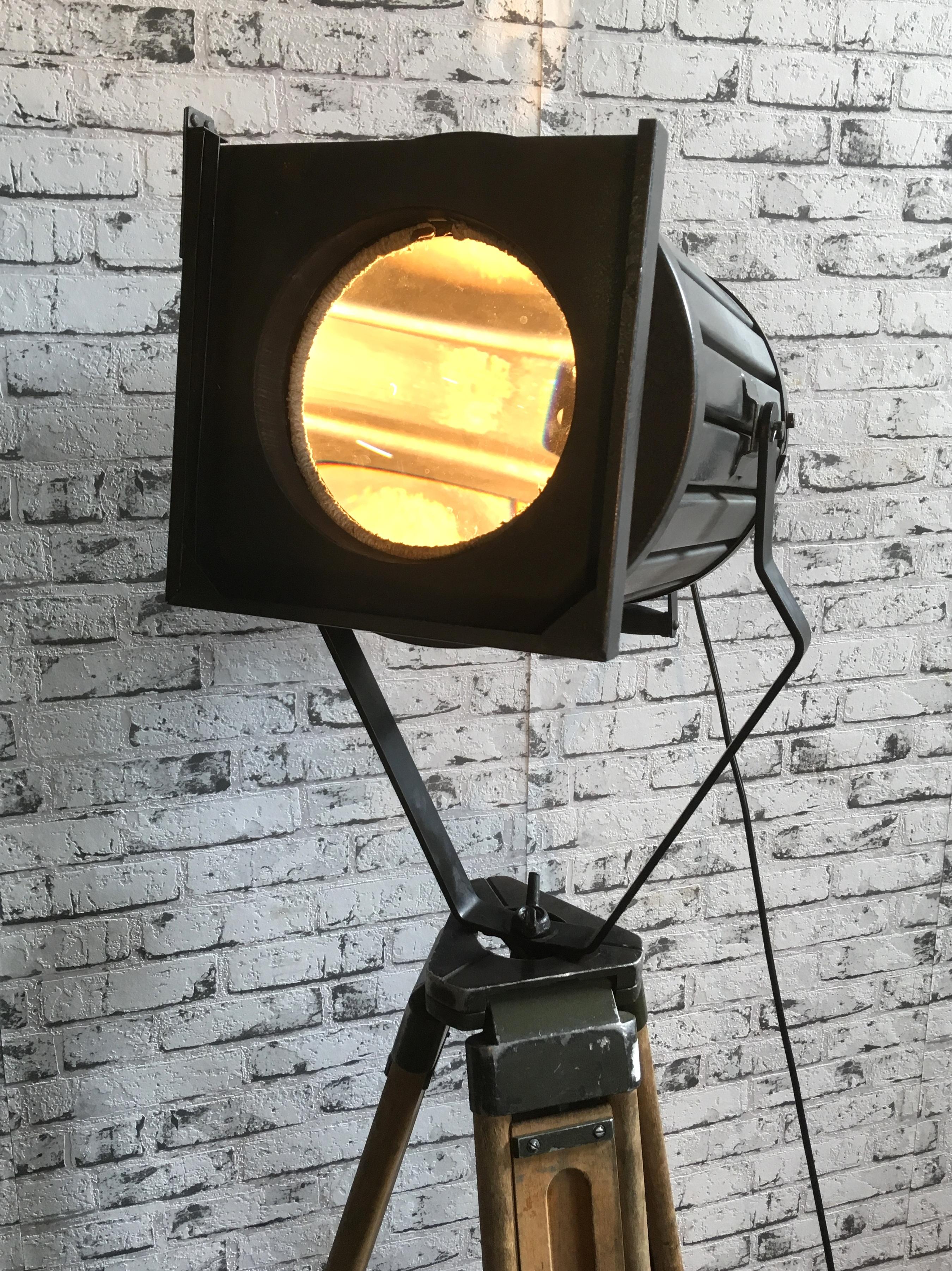 Vintage Black Theater Tripod Lamp, 1960s For Sale 3
