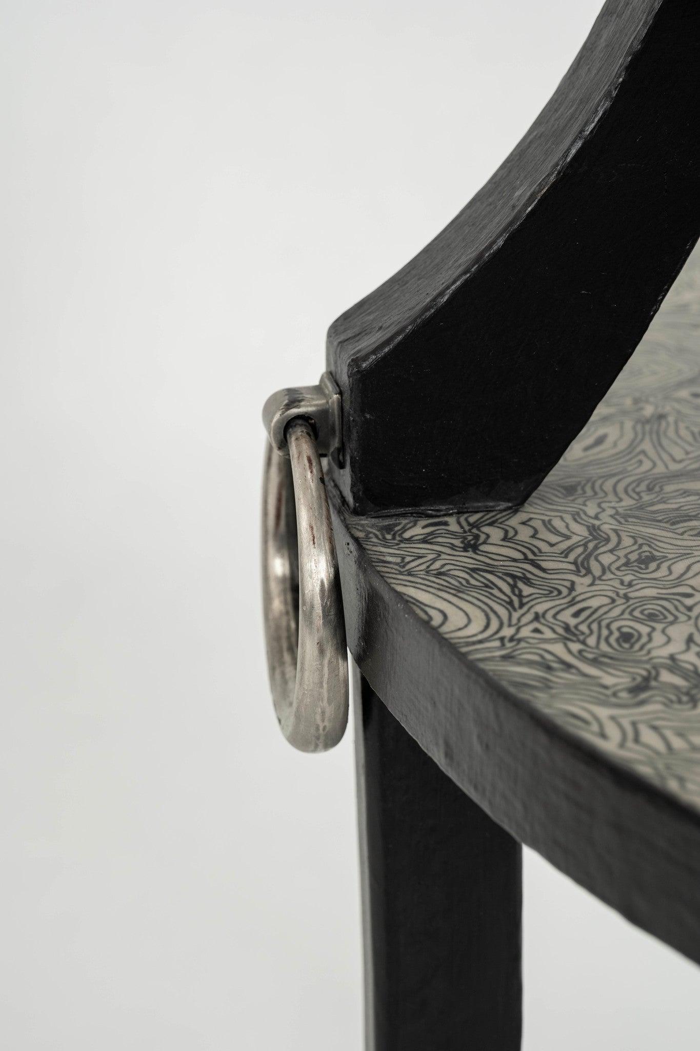 20ième siècle Table d'appoint vintage noire à deux niveaux en cuir en vente