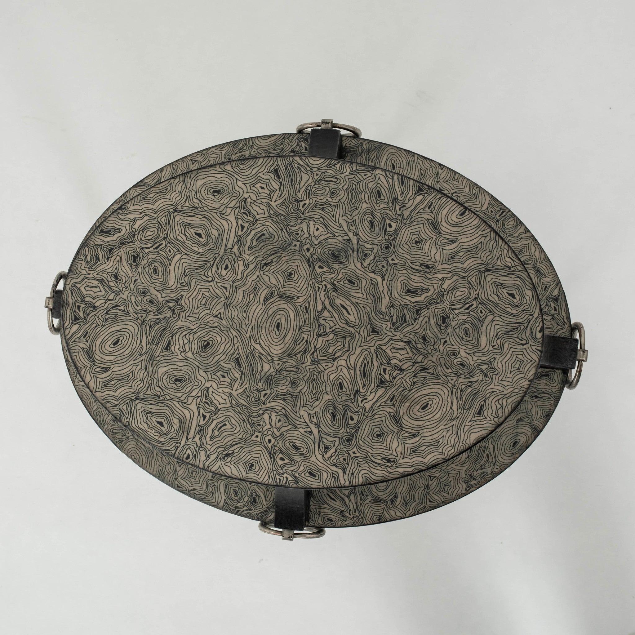 Table d'appoint vintage noire à deux niveaux en cuir en vente 1