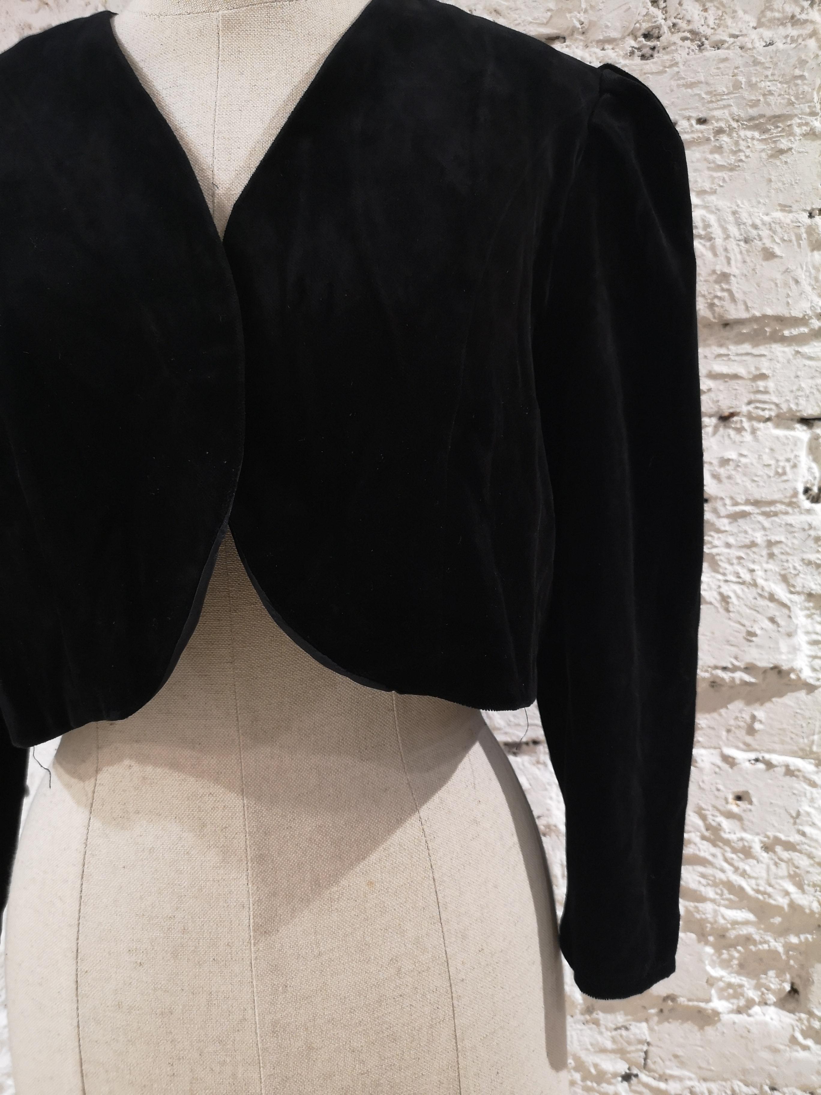 Vintage black velvet bolero
size M 