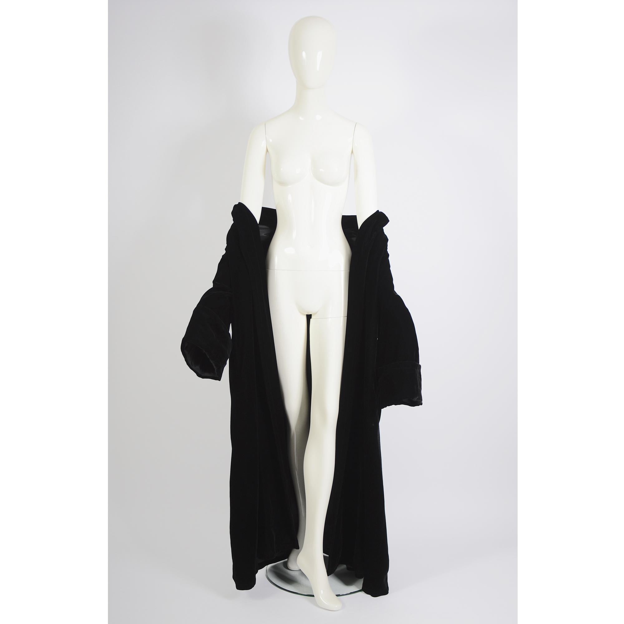 Vintage Black Velvet Long Opera Style Coat by 90s Brand Anvers For Sale 8