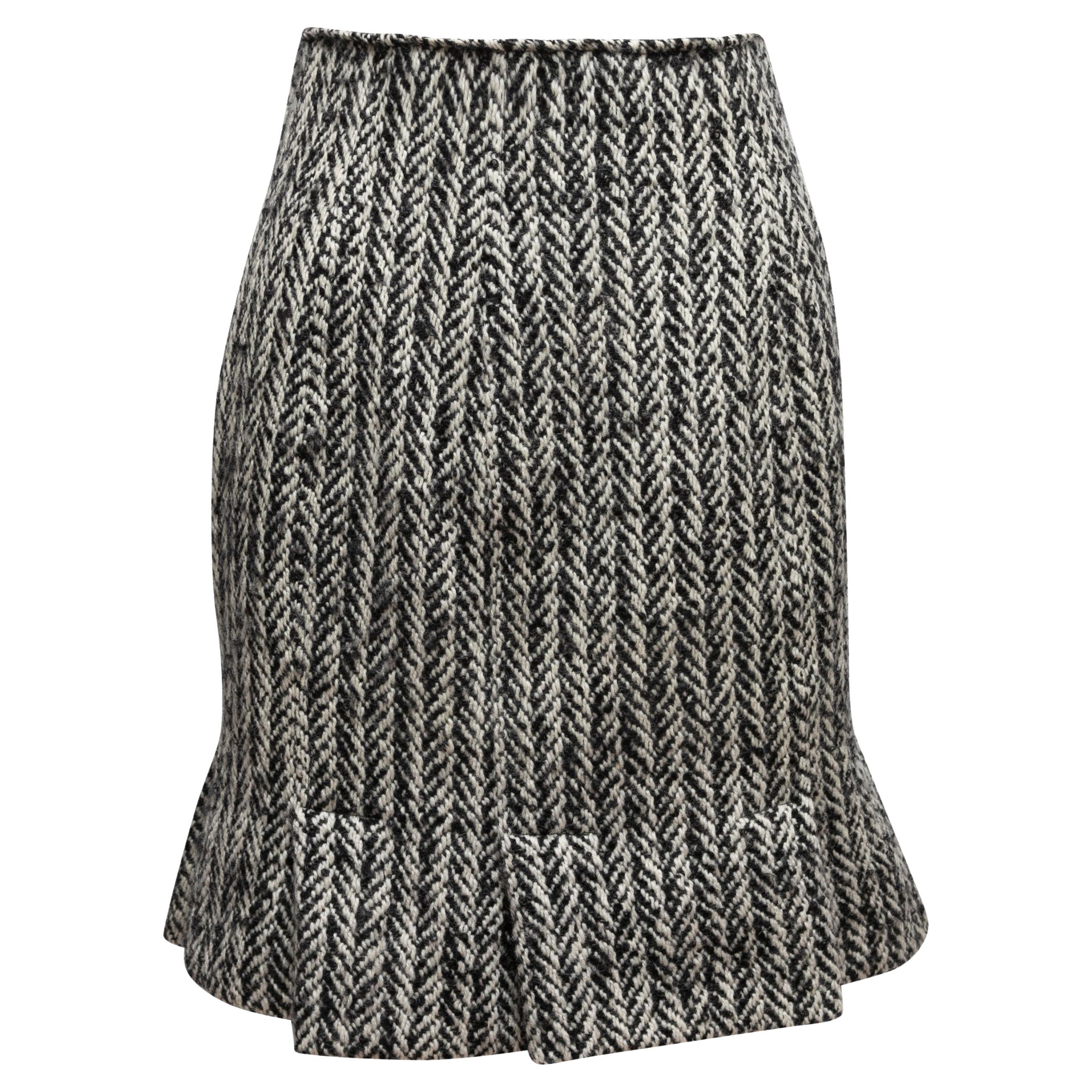 Vintage Black & White Calvin Klein Herringbone Wool Skirt Size US 6 For Sale