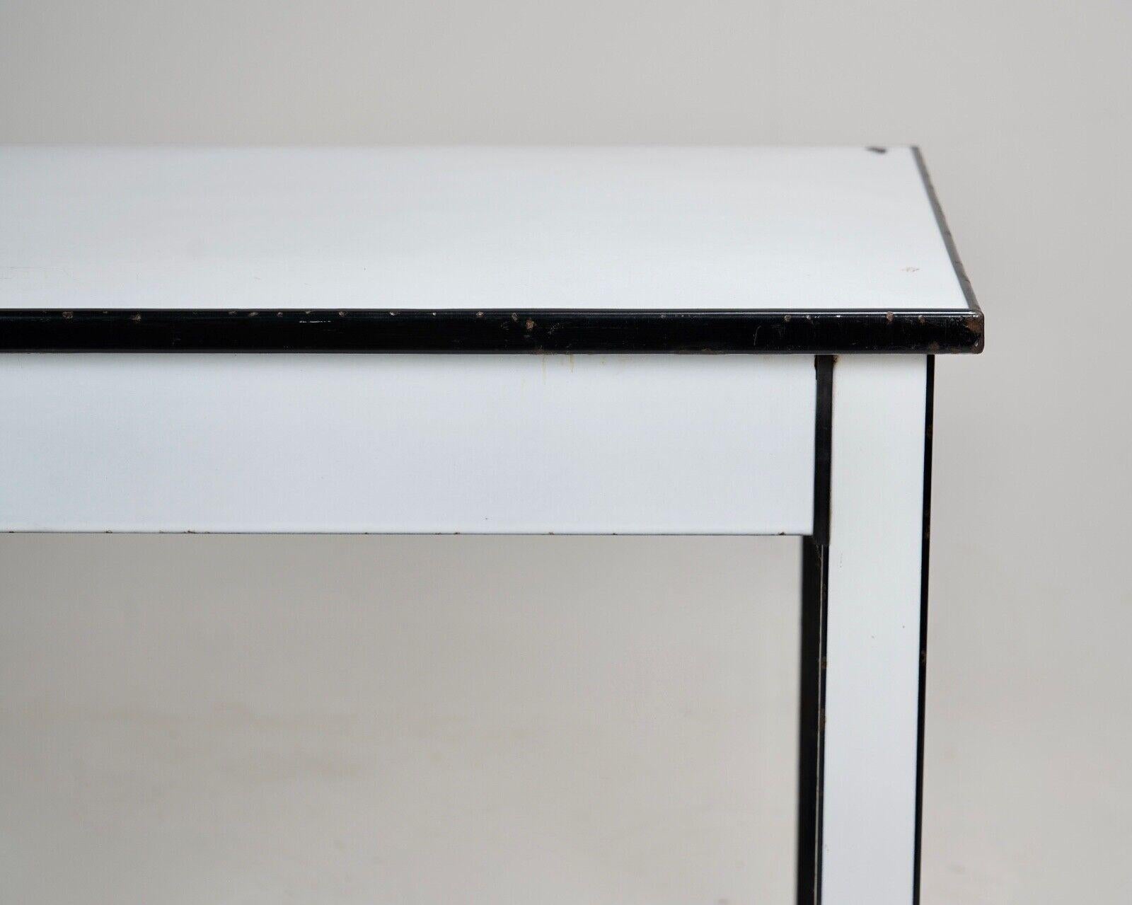 Mesa rectangular esmaltada francesa vintage en blanco y negro en venta 4