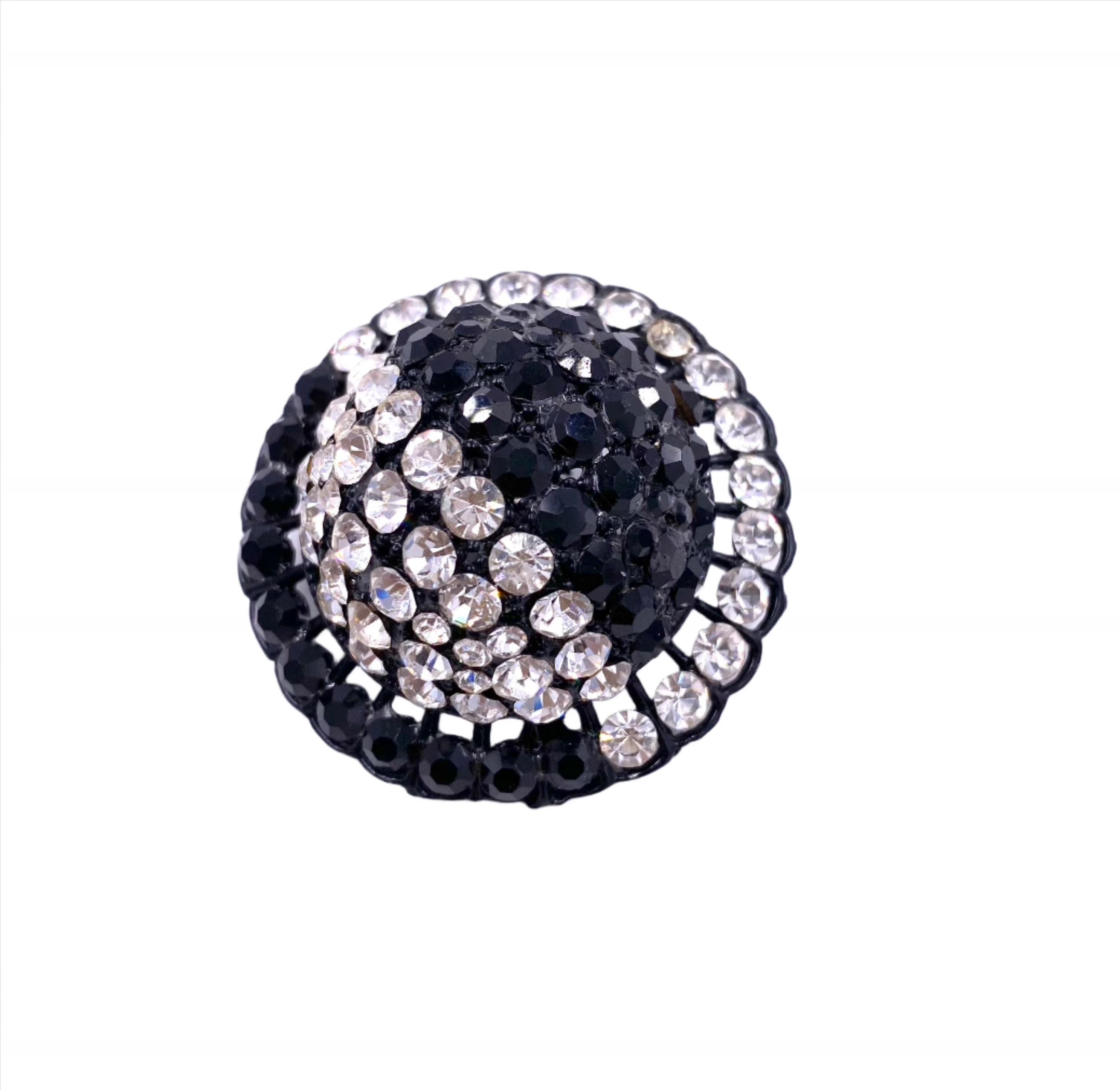 Vintage Black/White Round Crystal Clip-On Earrings In Good Condition For Sale In Los Angeles, CA