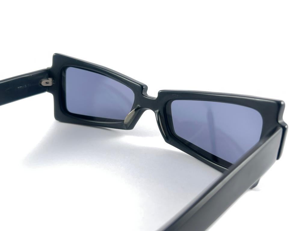 Vintage Black Wing Mask Frame Sunglasses 1980's For Sale 1