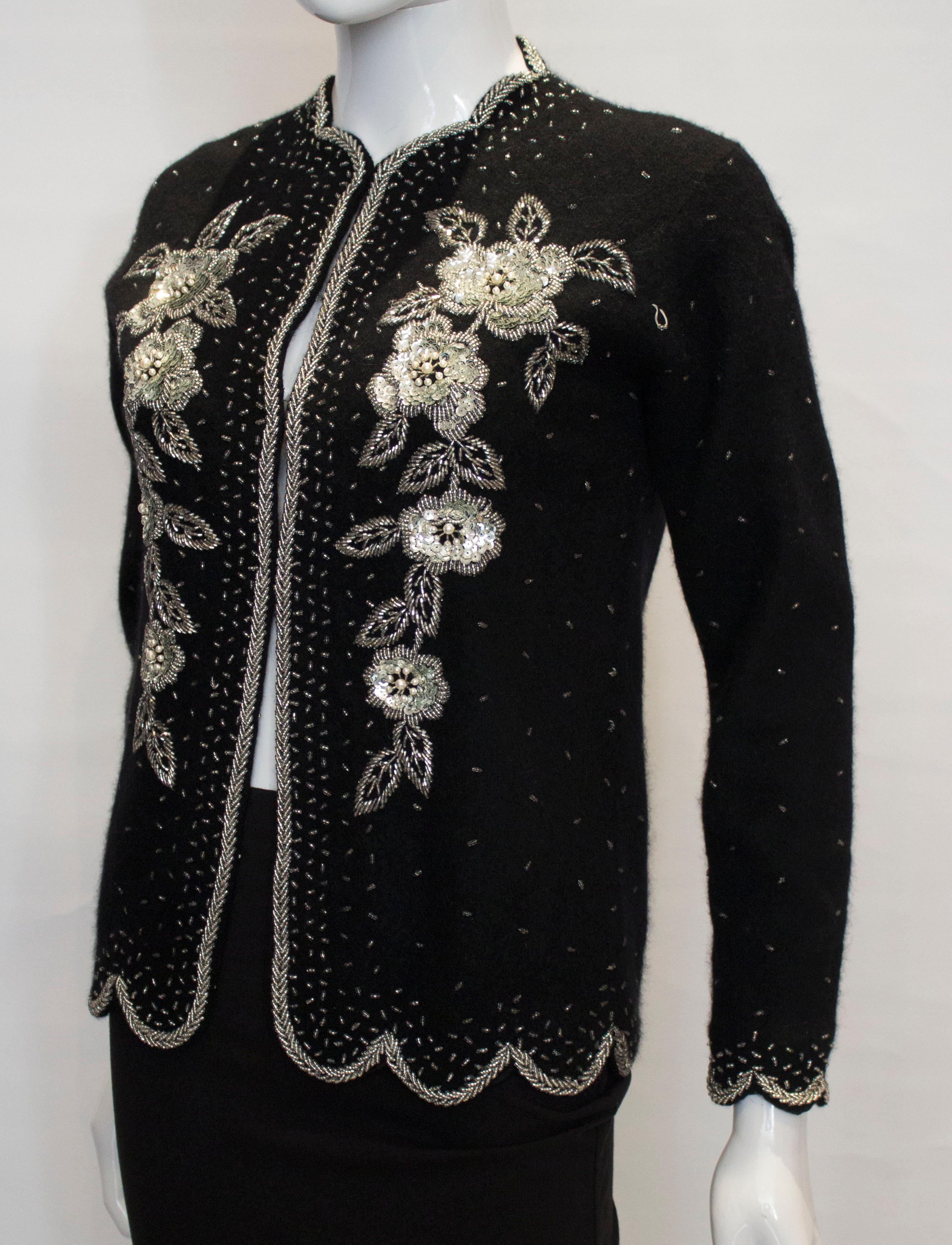 Schwarze Wollstrickjacke mit Pailletten, Perlen und Perlenverzierung Damen im Angebot