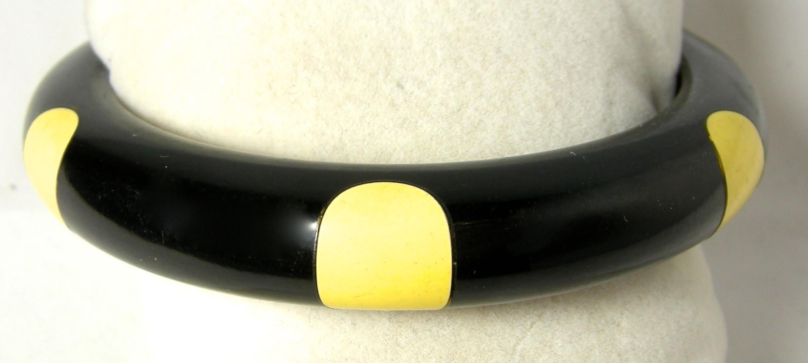 Women's or Men's Vintage Black & Yellow ‘Dot’ Bakelite Bangle Bracelet For Sale