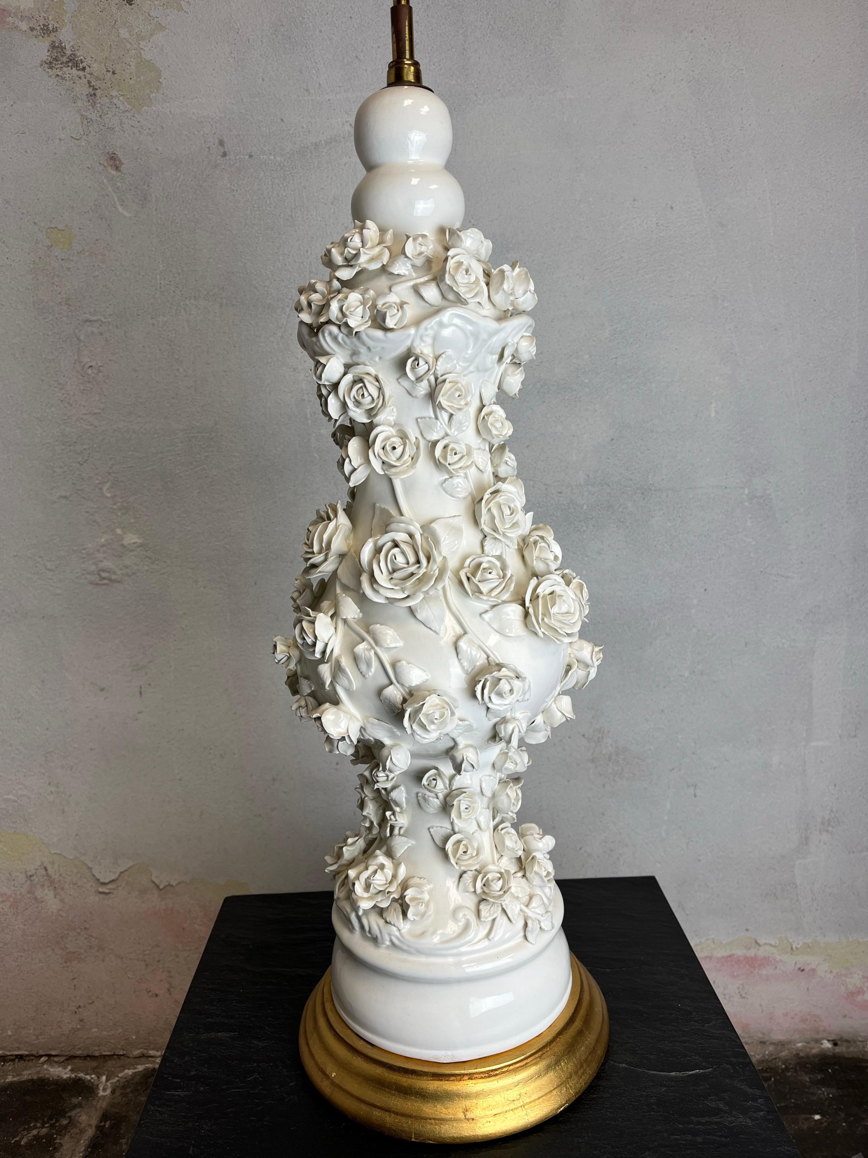 Lampada floreale Blanc De Chine d'epoca In condizioni buone in vendita a W Allenhurst, NJ