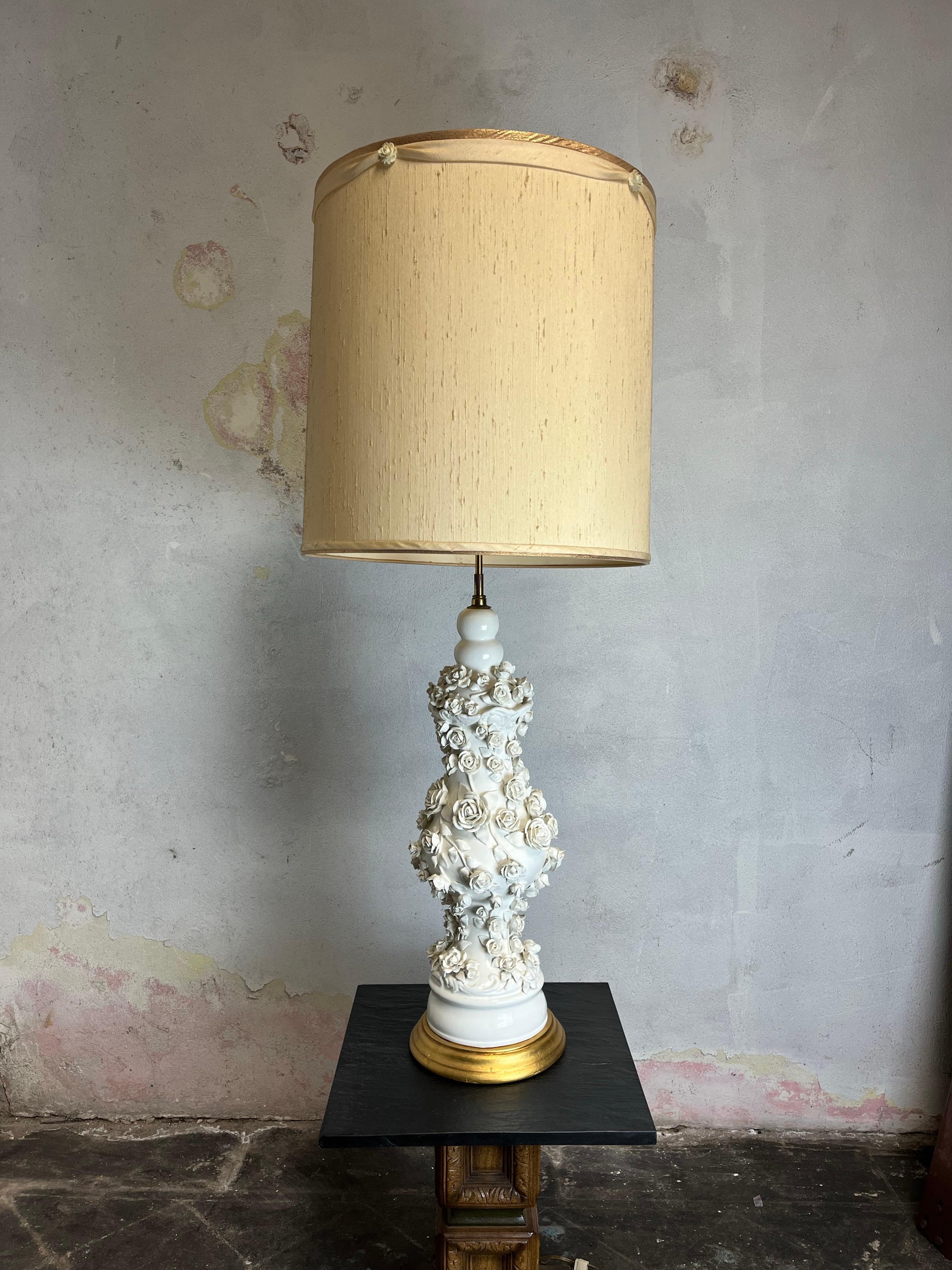 XX secolo Lampada floreale Blanc De Chine d'epoca in vendita