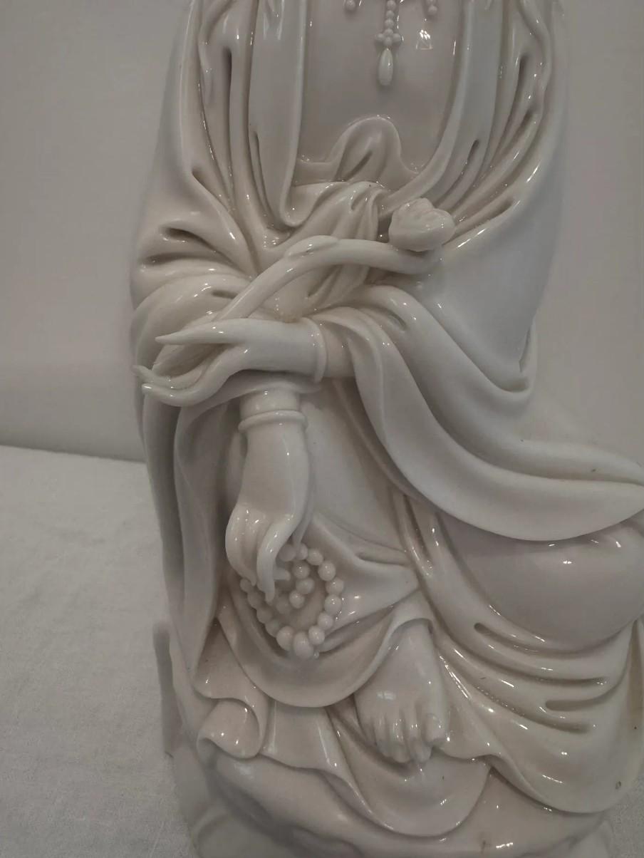 Smaltato Statua di Guanyin in porcellana Blanc De Chine, 12