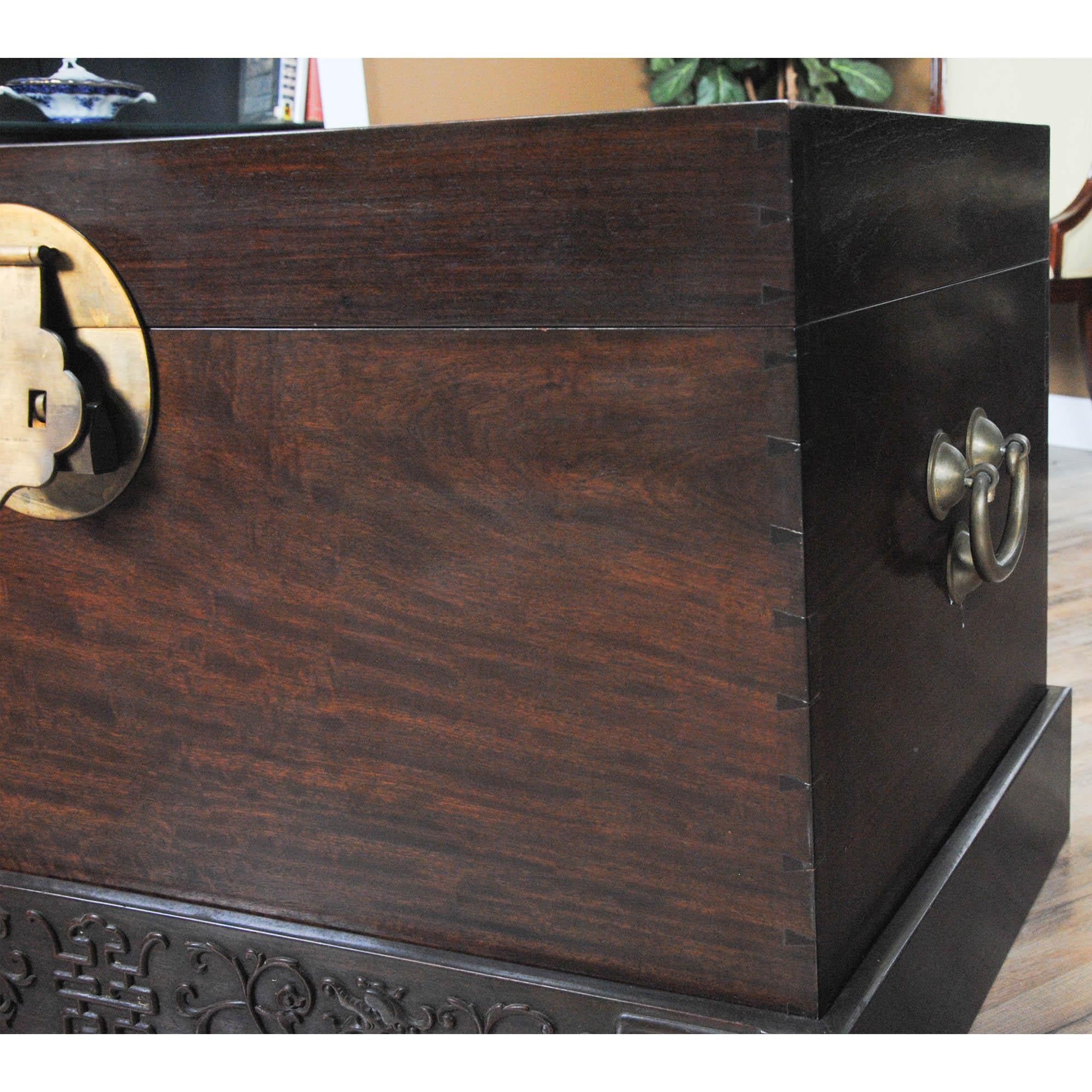 Vintage Blanket Chest For Sale at 1stDibs