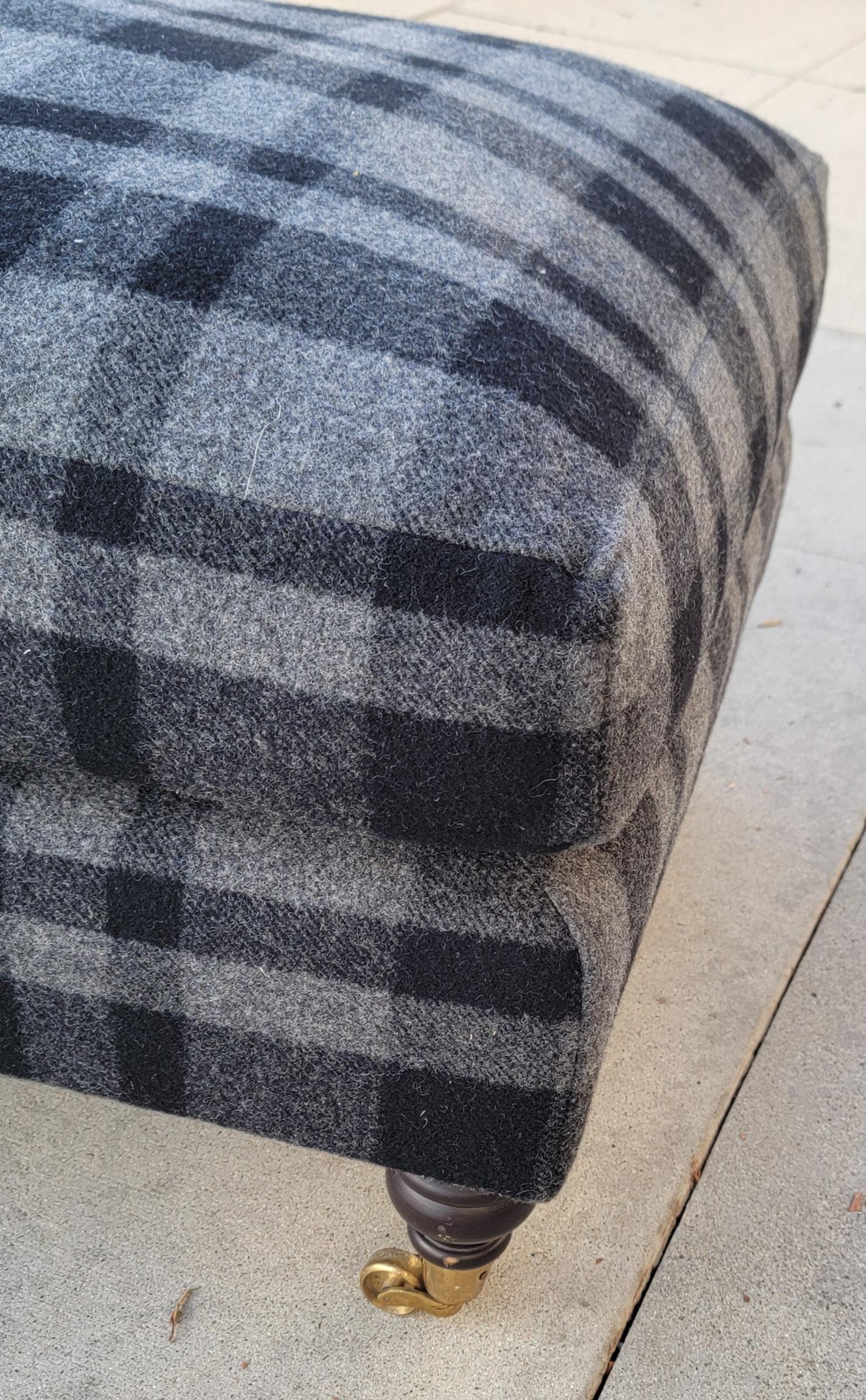 Americano Ottomana rivestita di coperte vintage in vendita