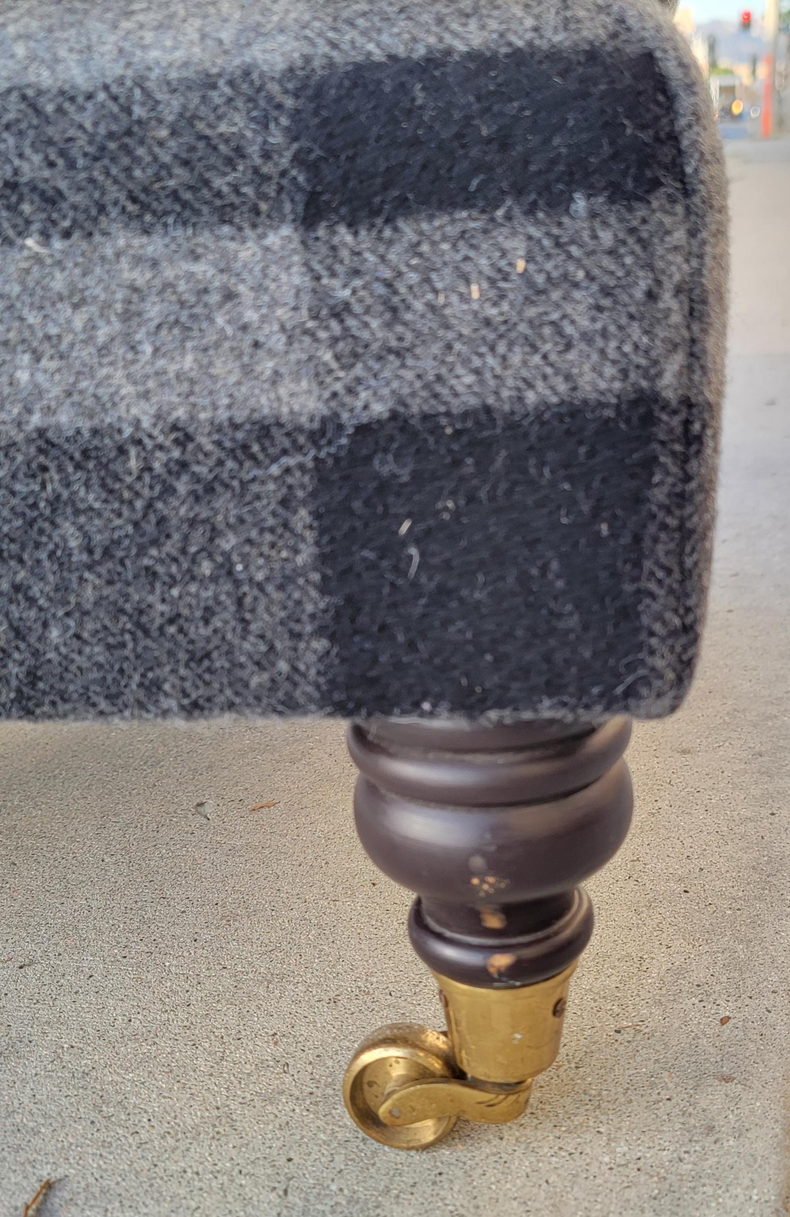 Metà XX secolo Ottomana rivestita di coperte vintage in vendita