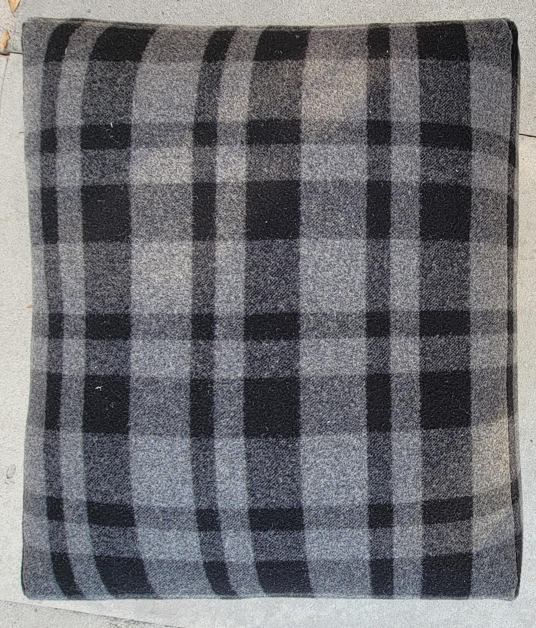 Ottomana rivestita di coperte vintage in vendita 1