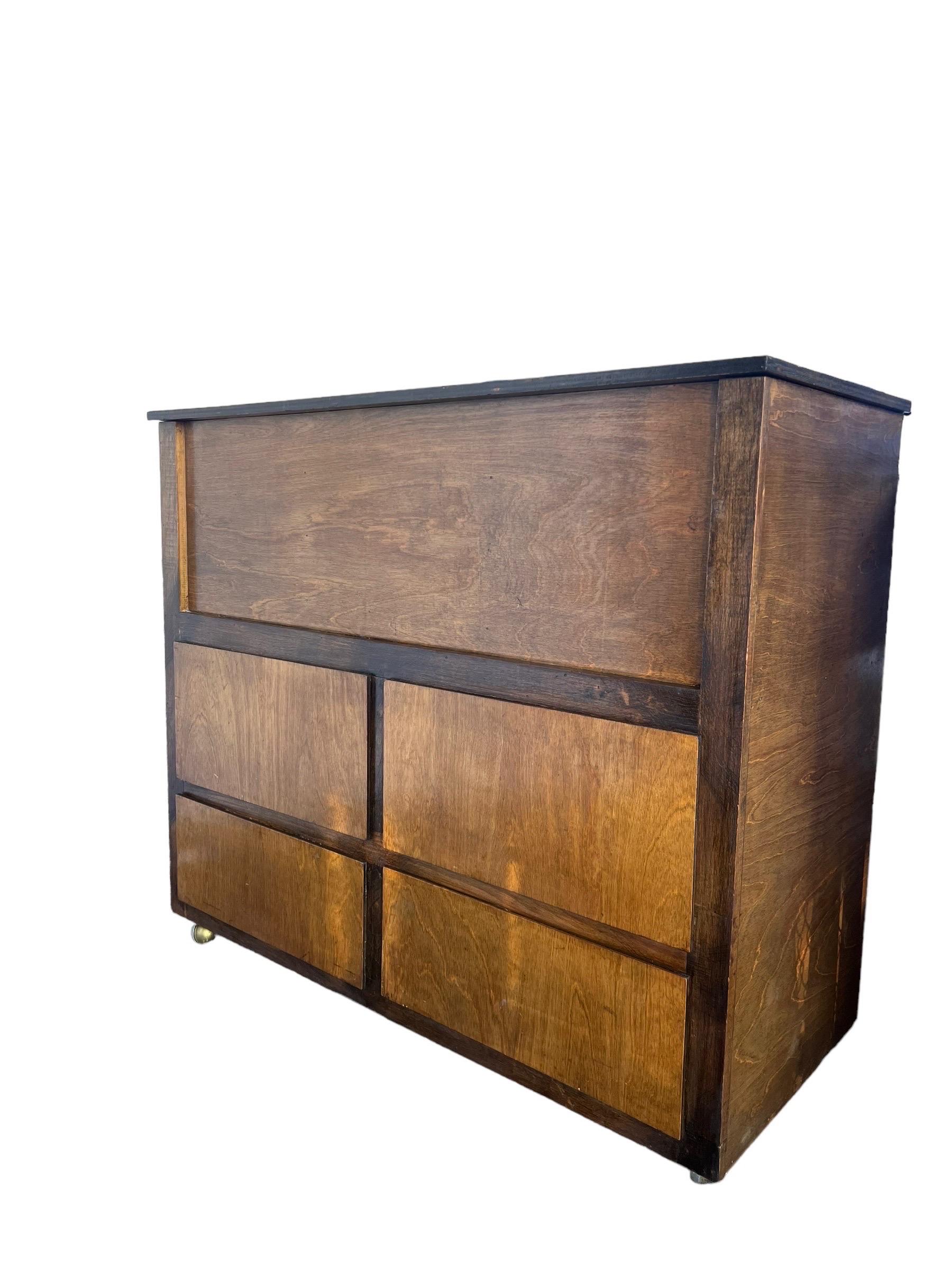 Mid-Century Modern Vintage Blanket Storage Chest With 4 Drawers. For Sale
