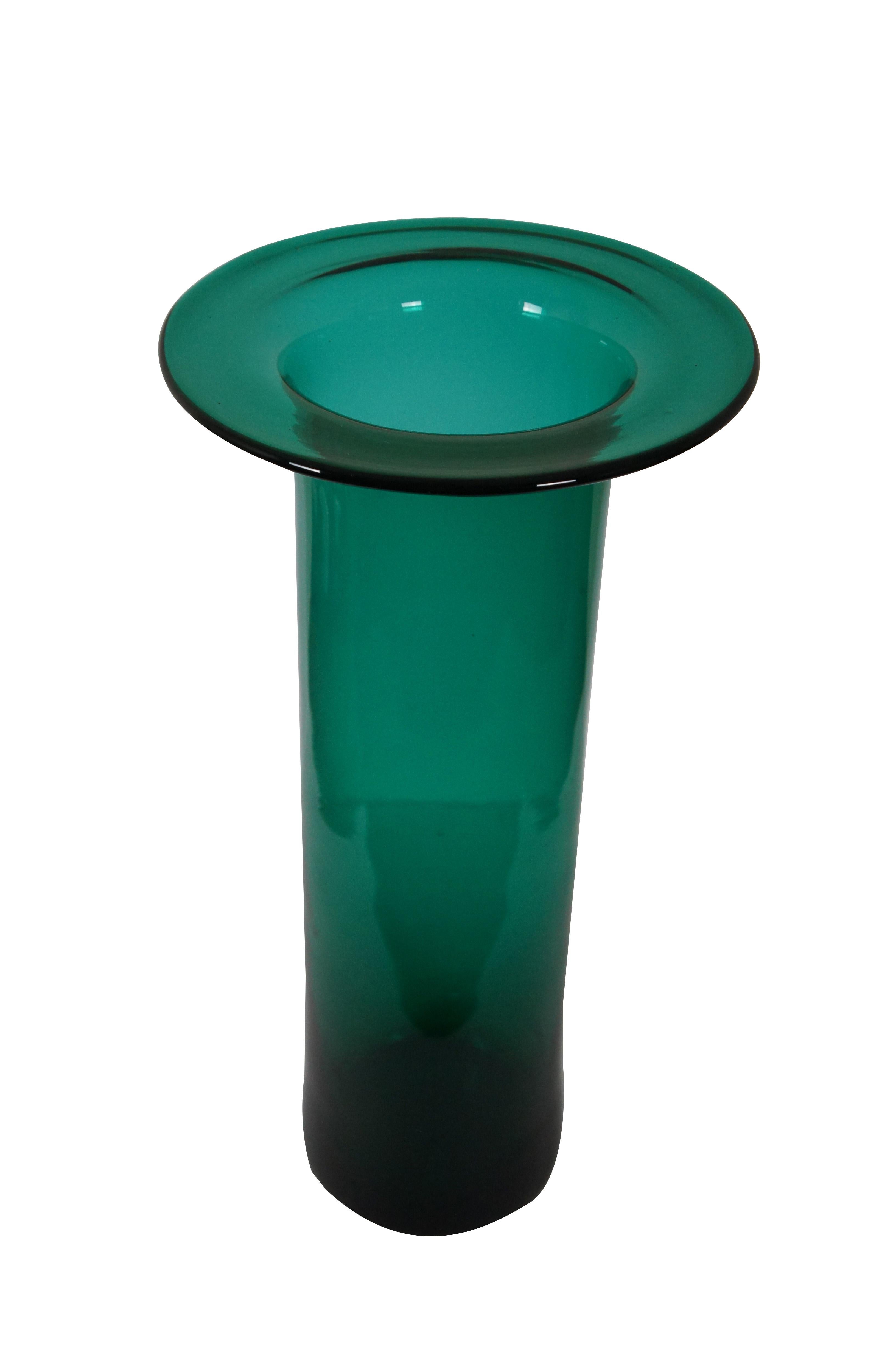 Mid century modern (1960s) large Blenko hand blown emerald green / teal glass vase featuring a tall cylindrical form with smoked base and a flat disc shaped rim.

Dimensions:
10” x 19.75” (Diameter x Height)