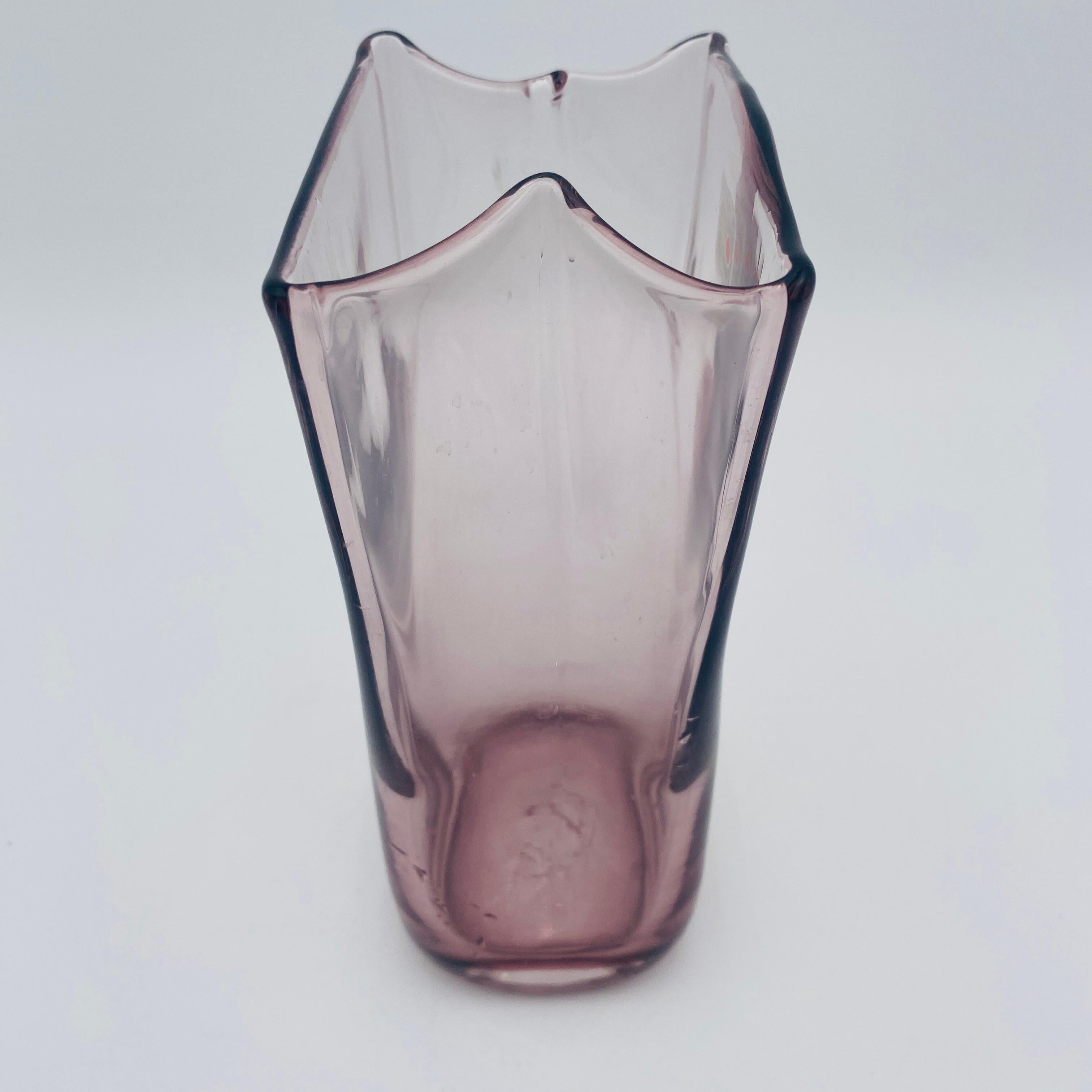 Fine XX secolo Vaso Blenko d'epoca con sacchetto di carta ametista di Don Shepherd in vendita