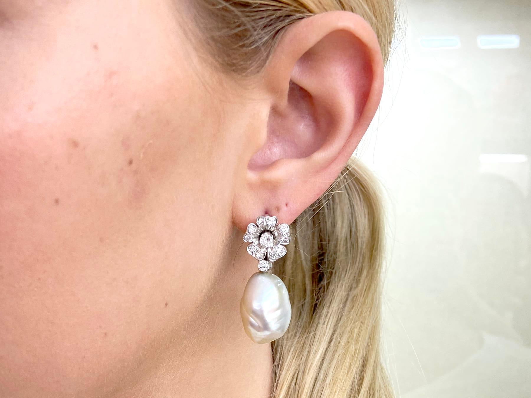 Pendientes gota vintage de perla blíster y diamante de 1,90 quilates en platino Corte redondo en venta