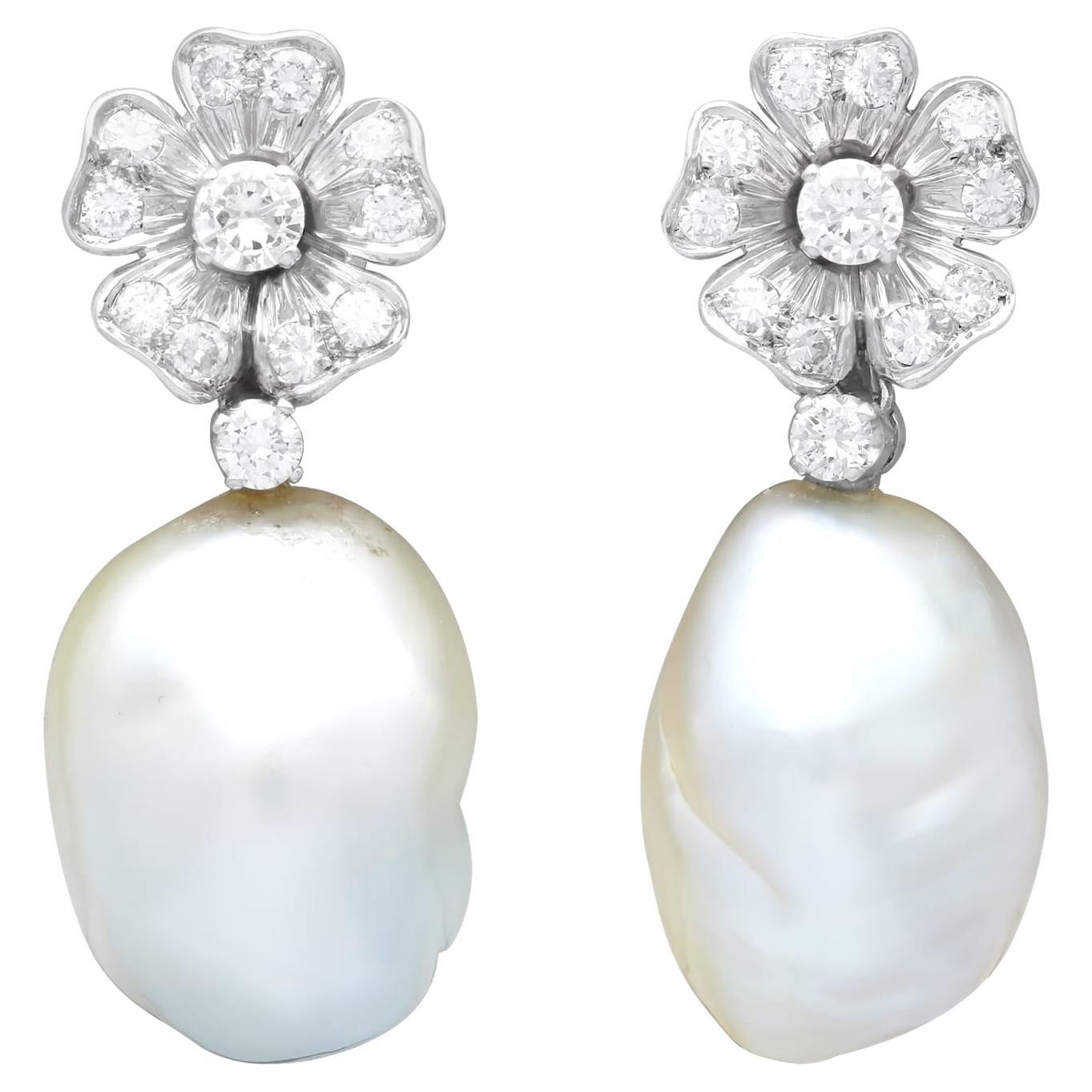 Boucles d'oreilles en goutte vintage en platine avec perles et diamants de 1,90 carat en vente
