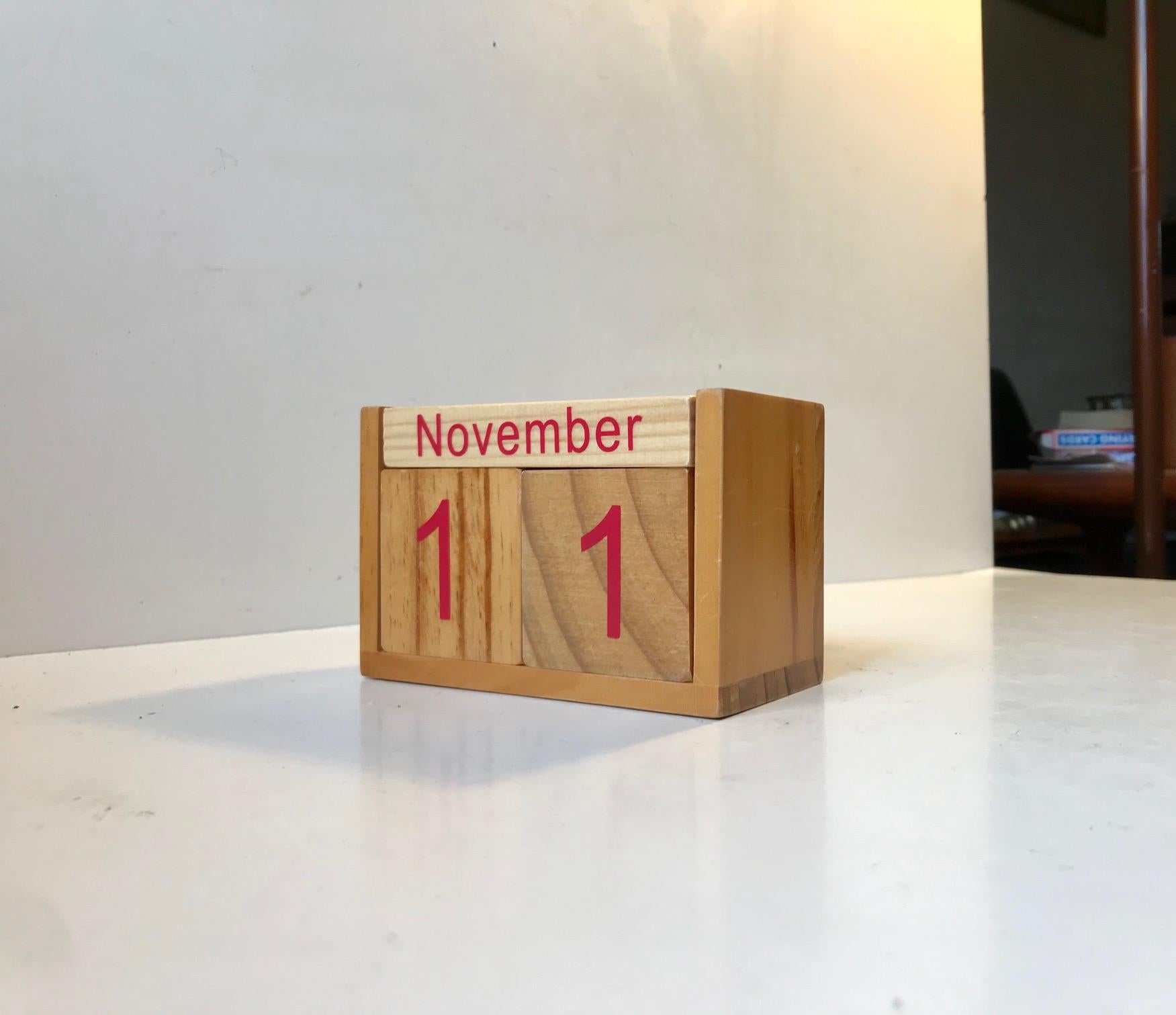 A rather clever block eternity calendar in oak and pine wood. Anonymously made in Denmark during the 1970s I a style reminiscent of Kay Bojesen. The months are in English.