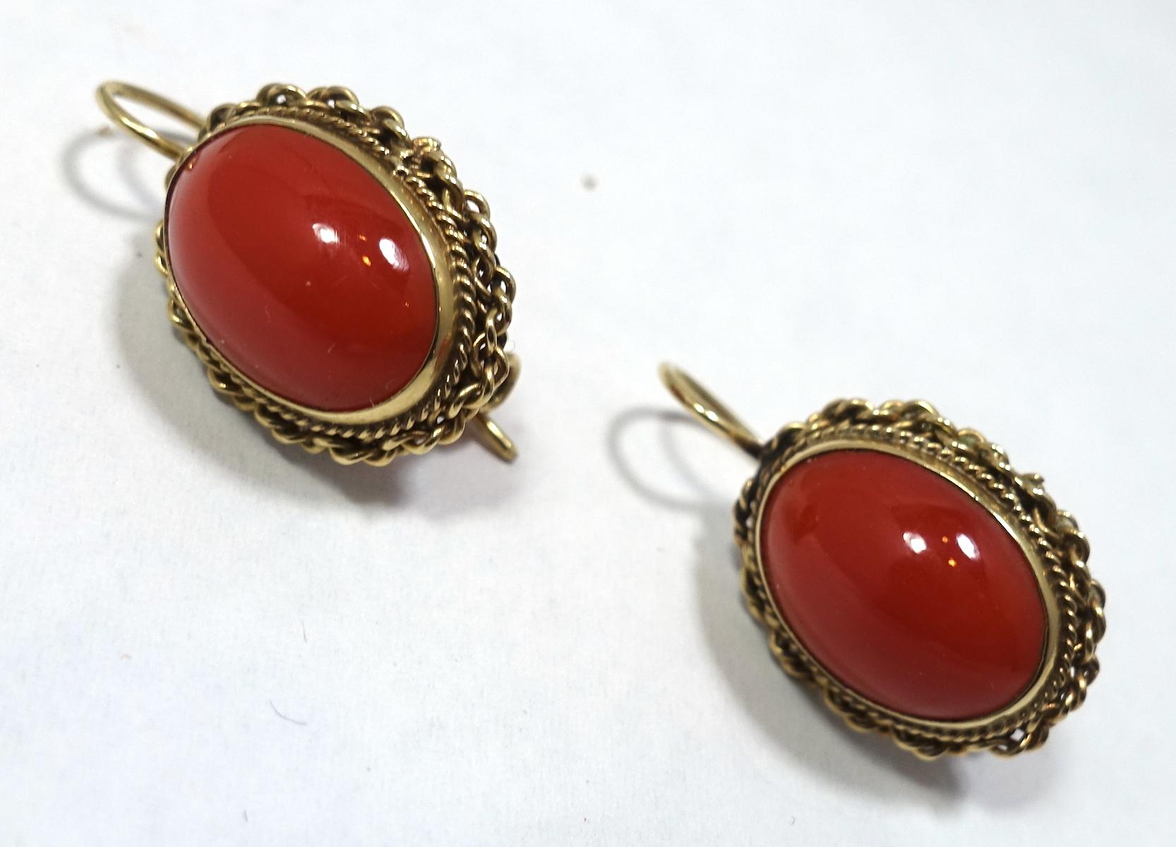 Vintage Blood Coral -14kt Gold Pierced Earrings In Good Condition In New York, NY