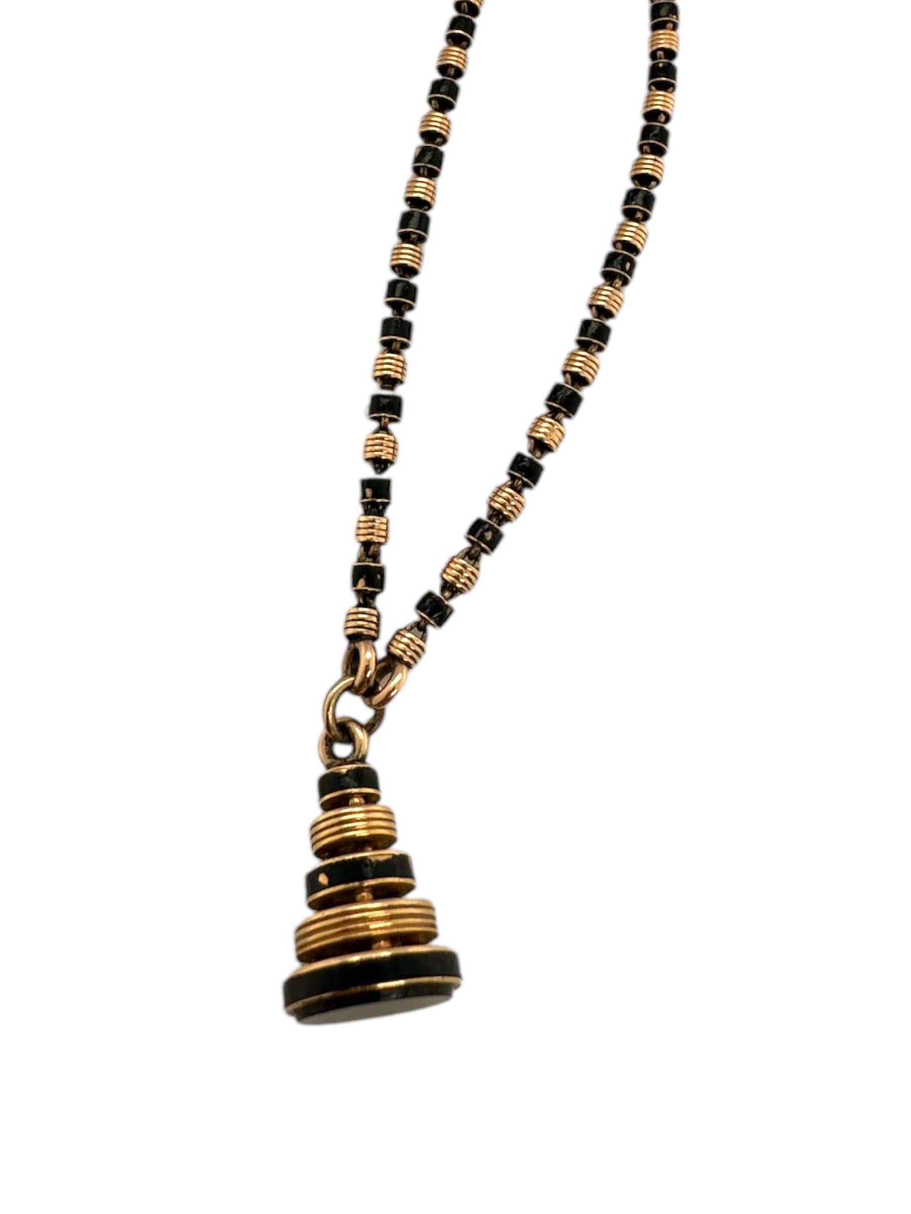 Donna Collana vintage di pietre di sangue con smalto nero in vendita