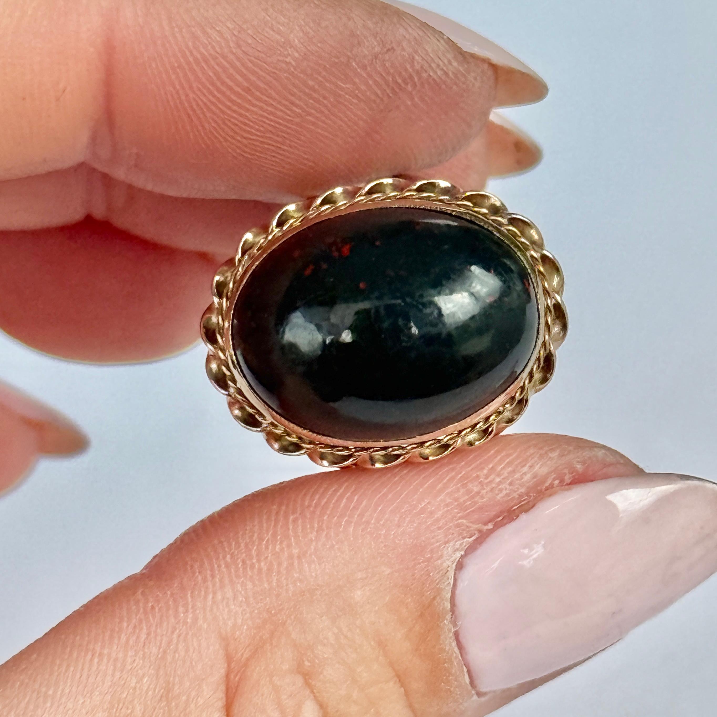 Anillo vintage de piedra de sangre y oro de 9 quilates en Bueno estado para la venta en Chipping Campden, GB