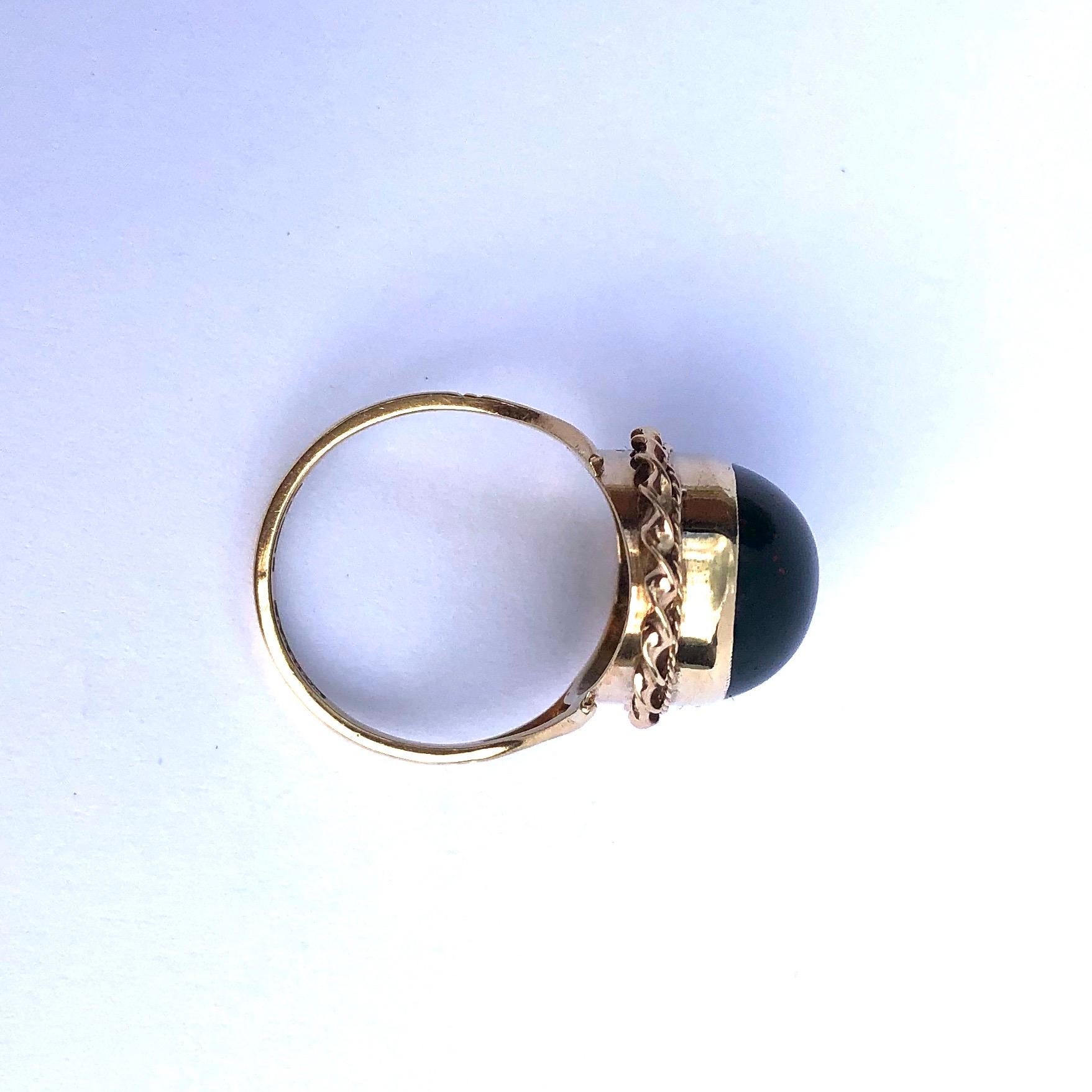 Ring aus 9 Karat Gold mit Blutstein (Moderne) im Angebot